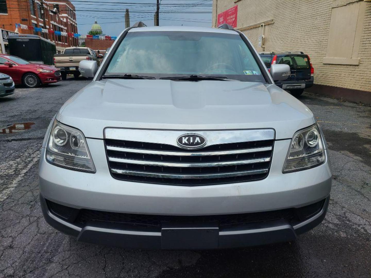 2009 SILVER KIA BORREGO LX (KNDJH741195) with an 3.8L engine, Automatic transmission, located at 117 North Cameron Street, Harrisburg, PA, 17101, (717) 963-8962, 40.266762, -76.875259 - WE FINANCE!!! Good Credit/ Bad Credit/ No Credit - ALL Trade-Ins Welcomed!!! ***Guaranteed Credit Approval*** APPLY ONLINE or CALL us TODAY ;) Internet Prices and Marketplace Prices are SPECIAL discounted ***CASH DEALS*** Retail Prices are higher. Please call us to discuss your cash and finan - Photo#7