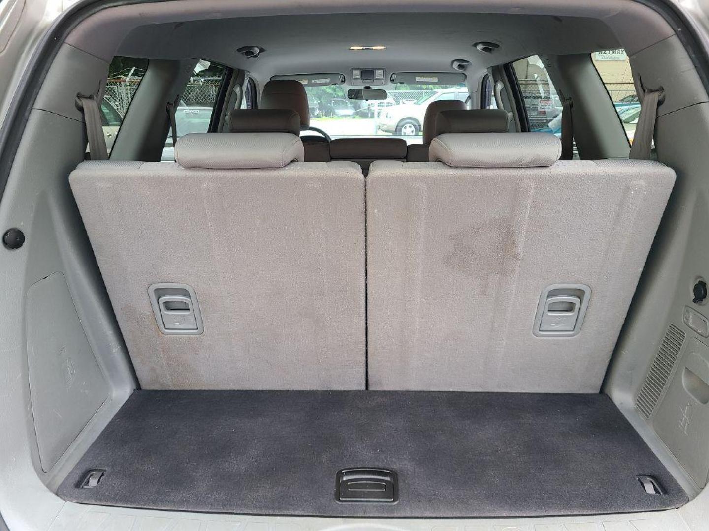 2009 SILVER KIA BORREGO LX (KNDJH741195) with an 3.8L engine, Automatic transmission, located at 117 North Cameron Street, Harrisburg, PA, 17101, (717) 963-8962, 40.266762, -76.875259 - WE FINANCE!!! Good Credit/ Bad Credit/ No Credit - ALL Trade-Ins Welcomed!!! ***Guaranteed Credit Approval*** APPLY ONLINE or CALL us TODAY ;) Internet Prices and Marketplace Prices are SPECIAL discounted ***CASH DEALS*** Retail Prices are higher. Please call us to discuss your cash and finan - Photo#12
