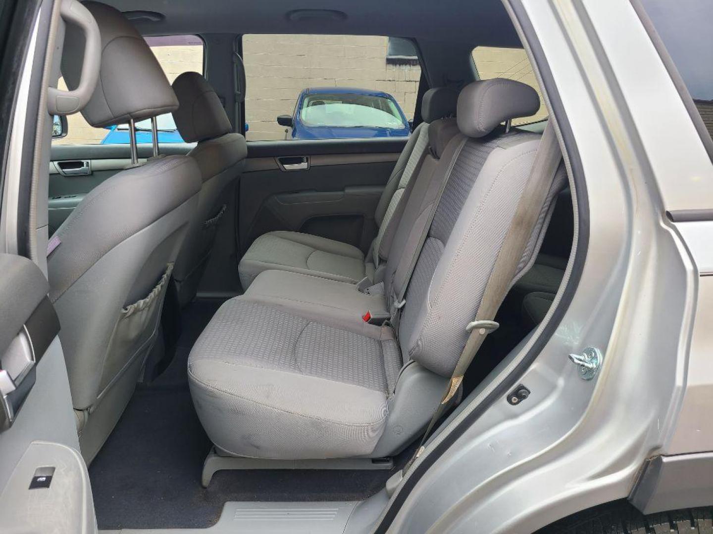 2009 SILVER KIA BORREGO LX (KNDJH741195) with an 3.8L engine, Automatic transmission, located at 117 North Cameron Street, Harrisburg, PA, 17101, (717) 963-8962, 40.266762, -76.875259 - WE FINANCE!!! Good Credit/ Bad Credit/ No Credit - ALL Trade-Ins Welcomed!!! ***Guaranteed Credit Approval*** APPLY ONLINE or CALL us TODAY ;) Internet Prices and Marketplace Prices are SPECIAL discounted ***CASH DEALS*** Retail Prices are higher. Please call us to discuss your cash and finan - Photo#13