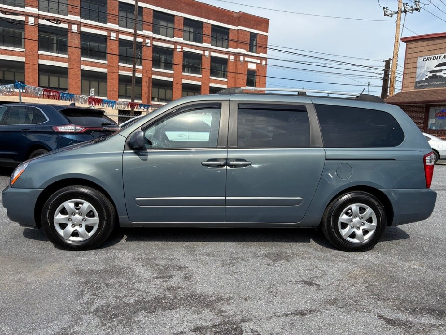 2009 BLUE KIA SEDONA EX (KNDMB233996) with an 3.8L engine, Automatic transmission, located at 117 North Cameron Street, Harrisburg, PA, 17101, (717) 963-8962, 40.266762, -76.875259 - WE FINANCE!!! MOST vehicles are available for financing. Good Credit/ Challenged Credit/ No Credit - ALL Trade-Ins Welcomed!!! APPLY ONLINE or CALL us TODAY Please call us to discuss your cash and/or financing options. Thanks for checking our inventory! We're here to help.- Photo#1