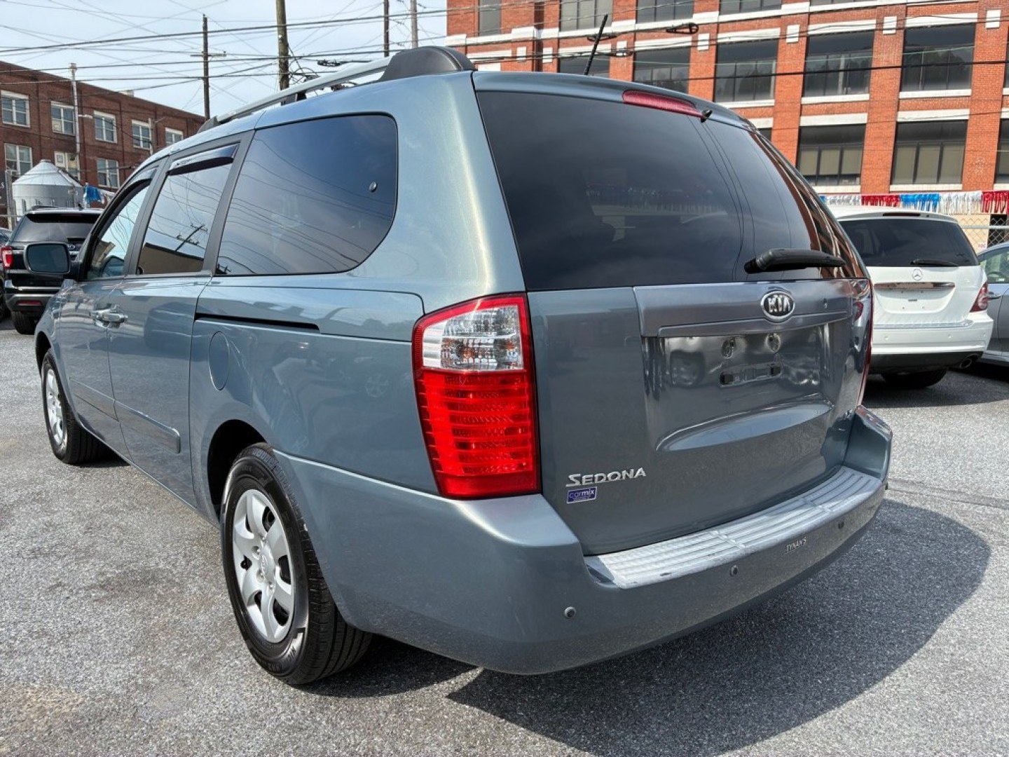 2009 BLUE KIA SEDONA EX (KNDMB233996) with an 3.8L engine, Automatic transmission, located at 117 North Cameron Street, Harrisburg, PA, 17101, (717) 963-8962, 40.266762, -76.875259 - WE FINANCE!!! MOST vehicles are available for financing. Good Credit/ Challenged Credit/ No Credit - ALL Trade-Ins Welcomed!!! APPLY ONLINE or CALL us TODAY Please call us to discuss your cash and/or financing options. Thanks for checking our inventory! We're here to help.- Photo#2