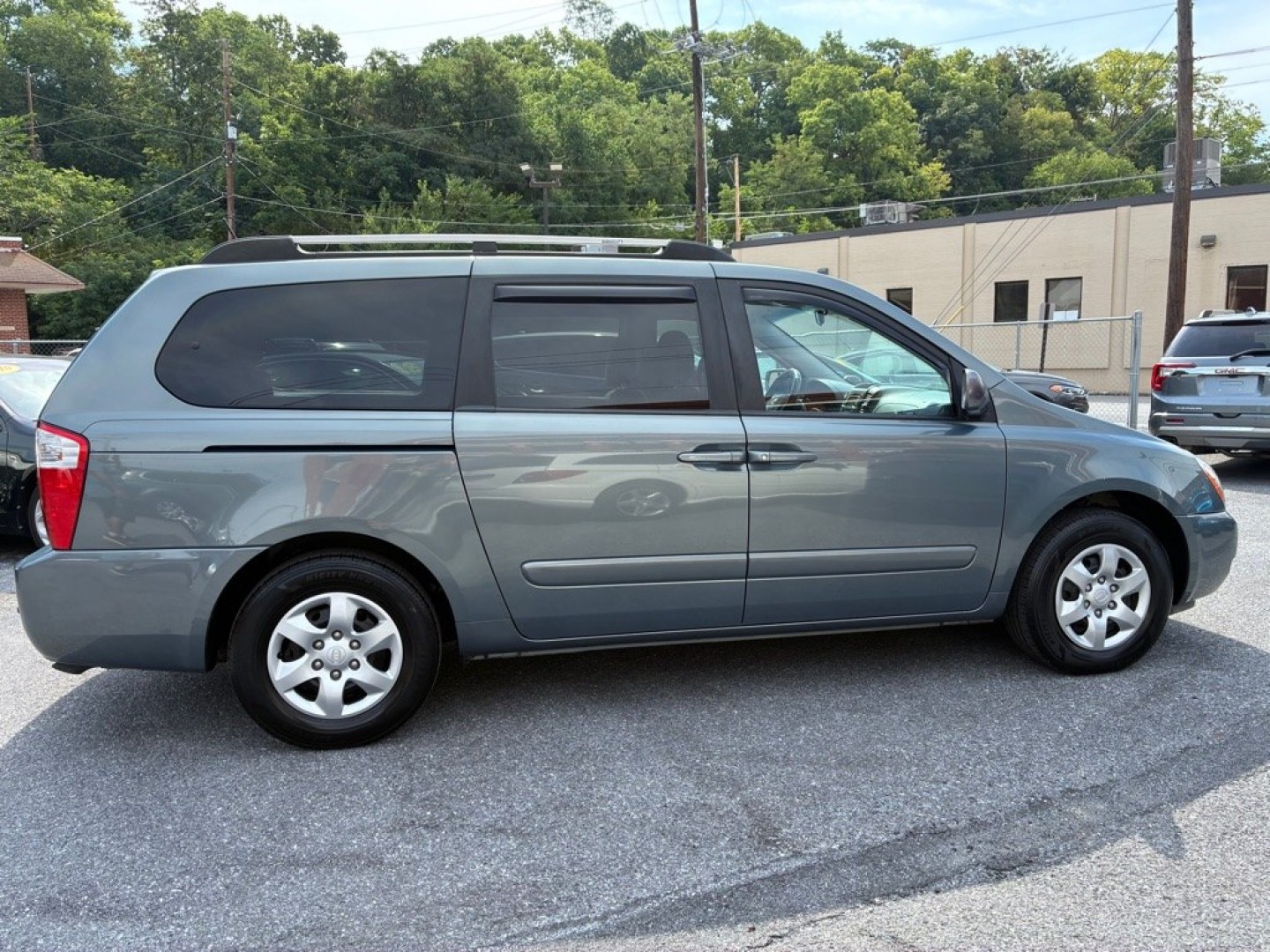 2009 BLUE KIA SEDONA EX (KNDMB233996) with an 3.8L engine, Automatic transmission, located at 117 North Cameron Street, Harrisburg, PA, 17101, (717) 963-8962, 40.266762, -76.875259 - WE FINANCE!!! MOST vehicles are available for financing. Good Credit/ Challenged Credit/ No Credit - ALL Trade-Ins Welcomed!!! APPLY ONLINE or CALL us TODAY Please call us to discuss your cash and/or financing options. Thanks for checking our inventory! We're here to help.- Photo#5