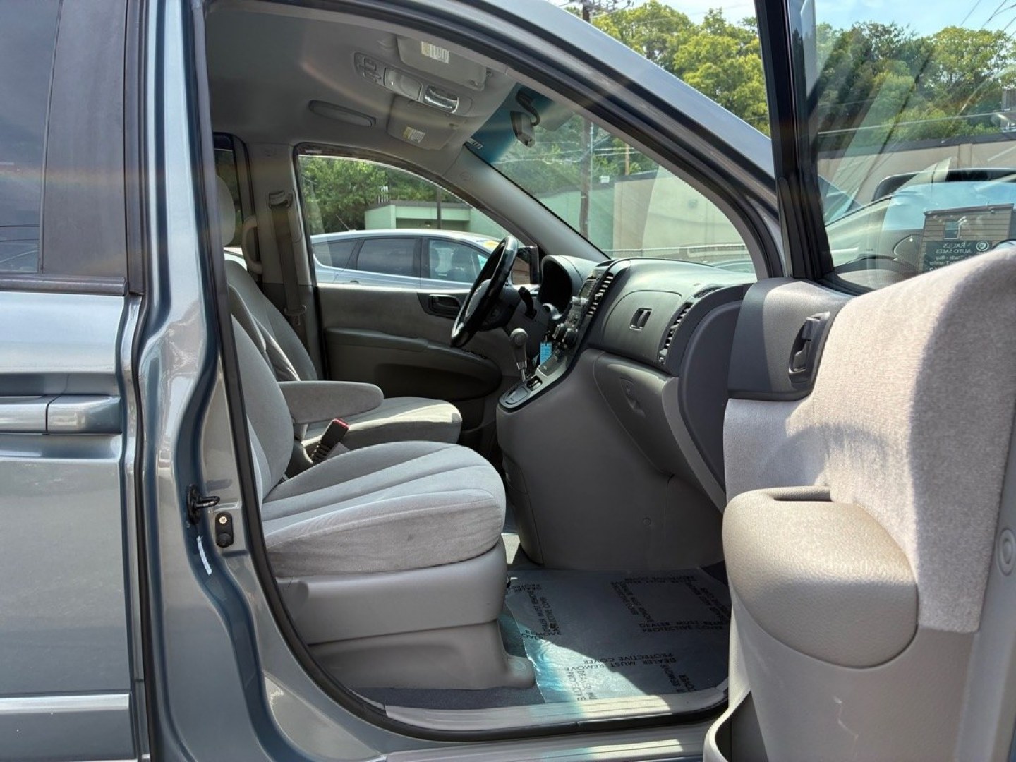 2009 BLUE KIA SEDONA EX (KNDMB233996) with an 3.8L engine, Automatic transmission, located at 117 North Cameron Street, Harrisburg, PA, 17101, (717) 963-8962, 40.266762, -76.875259 - WE FINANCE!!! MOST vehicles are available for financing. Good Credit/ Challenged Credit/ No Credit - ALL Trade-Ins Welcomed!!! APPLY ONLINE or CALL us TODAY Please call us to discuss your cash and/or financing options. Thanks for checking our inventory! We're here to help.- Photo#8
