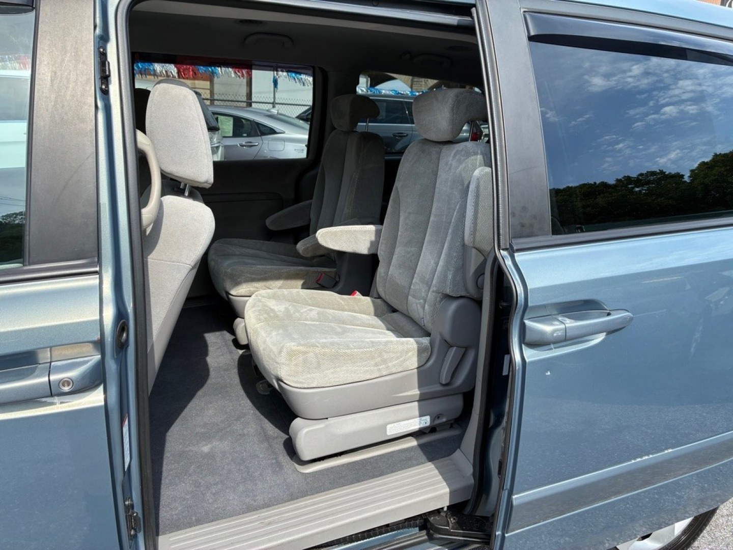 2009 BLUE KIA SEDONA EX (KNDMB233996) with an 3.8L engine, Automatic transmission, located at 117 North Cameron Street, Harrisburg, PA, 17101, (717) 963-8962, 40.266762, -76.875259 - WE FINANCE!!! MOST vehicles are available for financing. Good Credit/ Challenged Credit/ No Credit - ALL Trade-Ins Welcomed!!! APPLY ONLINE or CALL us TODAY Please call us to discuss your cash and/or financing options. Thanks for checking our inventory! We're here to help.- Photo#12