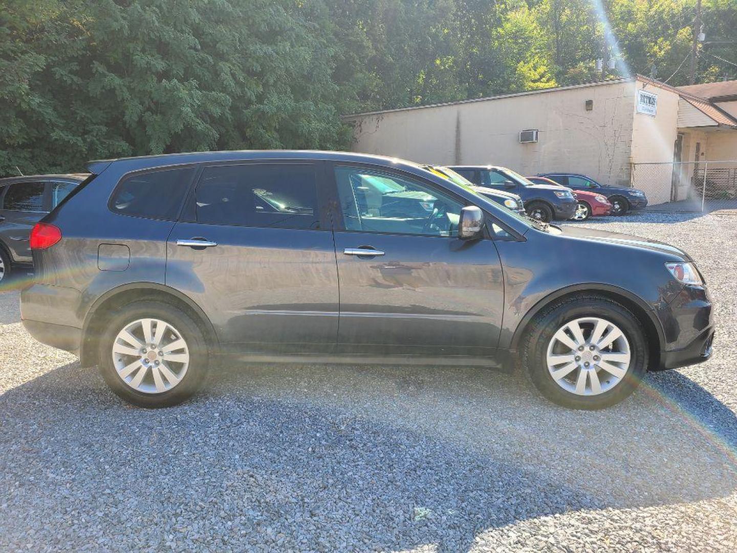 2009 GRAY SUBARU TRIBECA LIMITED (4S4WX92D994) with an 3.6L engine, Automatic transmission, located at 117 North Cameron Street, Harrisburg, PA, 17101, (717) 963-8962, 40.266762, -76.875259 - WE FINANCE!!! Good Credit/ Bad Credit/ No Credit - ALL Trade-Ins Welcomed!!! ***Guaranteed Credit Approval*** APPLY ONLINE or CALL us TODAY ;) Internet Prices and Marketplace Prices are SPECIAL discounted ***CASH DEALS*** Retail Prices are higher. Please call us to discuss your cash and finan - Photo#5