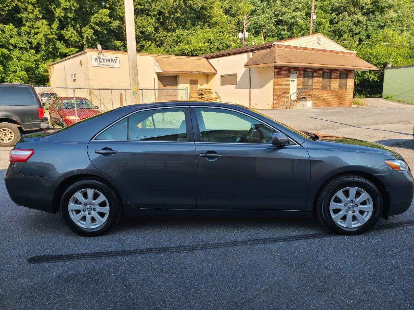 2009 GRAY TOYOTA CAMRY SE (4T1BK46K49U) with an 3.5L engine, Automatic transmission, located at 117 North Cameron Street, Harrisburg, PA, 17101, (717) 963-8962, 40.266762, -76.875259 - WE FINANCE!!! Good Credit/ Bad Credit/ No Credit - ALL Trade-Ins Welcomed!!! ***Guaranteed Credit Approval*** APPLY ONLINE or CALL us TODAY ;) Internet Prices and Marketplace Prices are SPECIAL discounted ***CASH DEALS*** Retail Prices are higher. Please call us to discuss your cash and finan - Photo#2