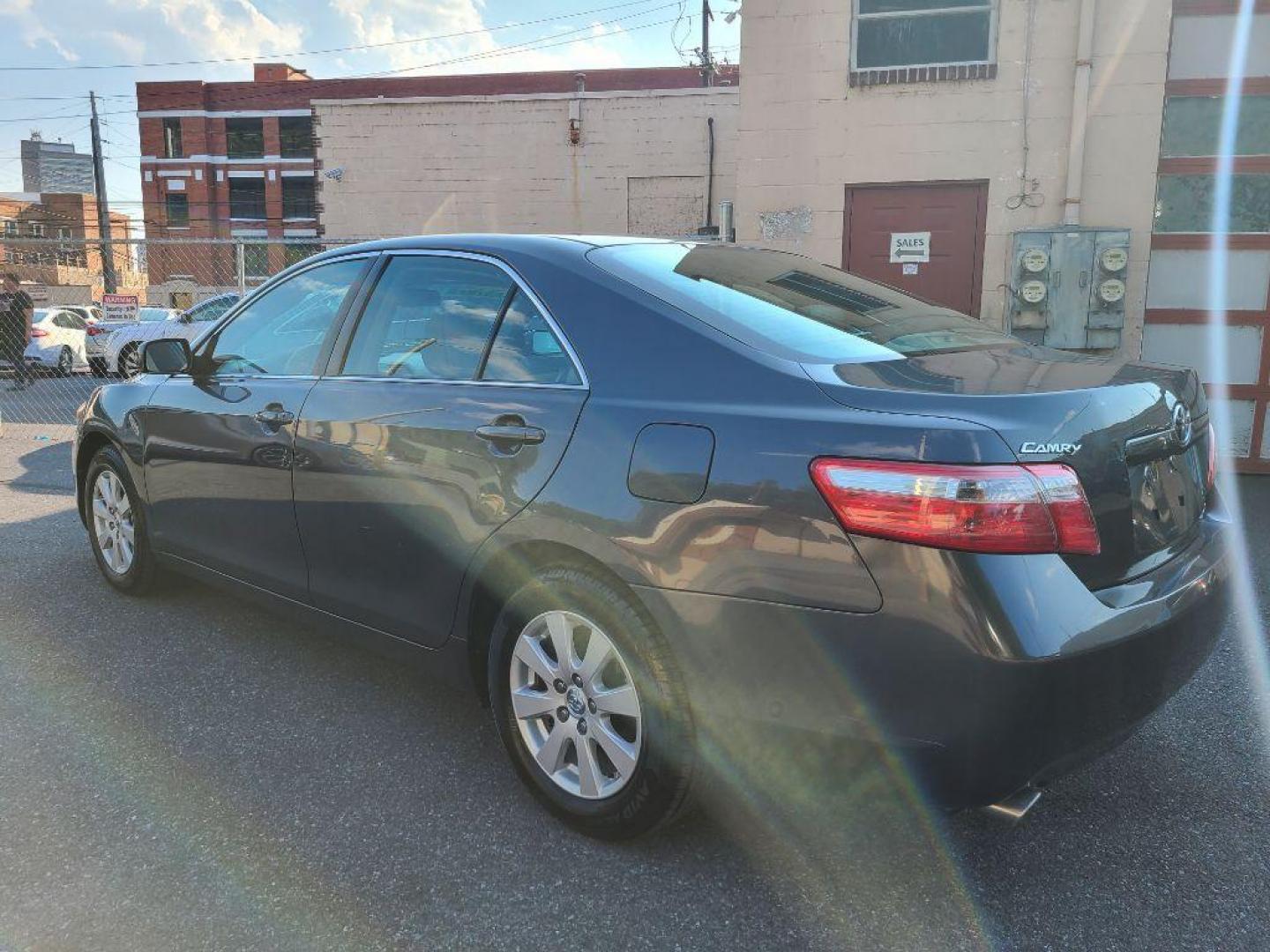 2009 GRAY TOYOTA CAMRY SE (4T1BK46K49U) with an 3.5L engine, Automatic transmission, located at 117 North Cameron Street, Harrisburg, PA, 17101, (717) 963-8962, 40.266762, -76.875259 - WE FINANCE!!! Good Credit/ Bad Credit/ No Credit - ALL Trade-Ins Welcomed!!! ***Guaranteed Credit Approval*** APPLY ONLINE or CALL us TODAY ;) Internet Prices and Marketplace Prices are SPECIAL discounted ***CASH DEALS*** Retail Prices are higher. Please call us to discuss your cash and finan - Photo#3