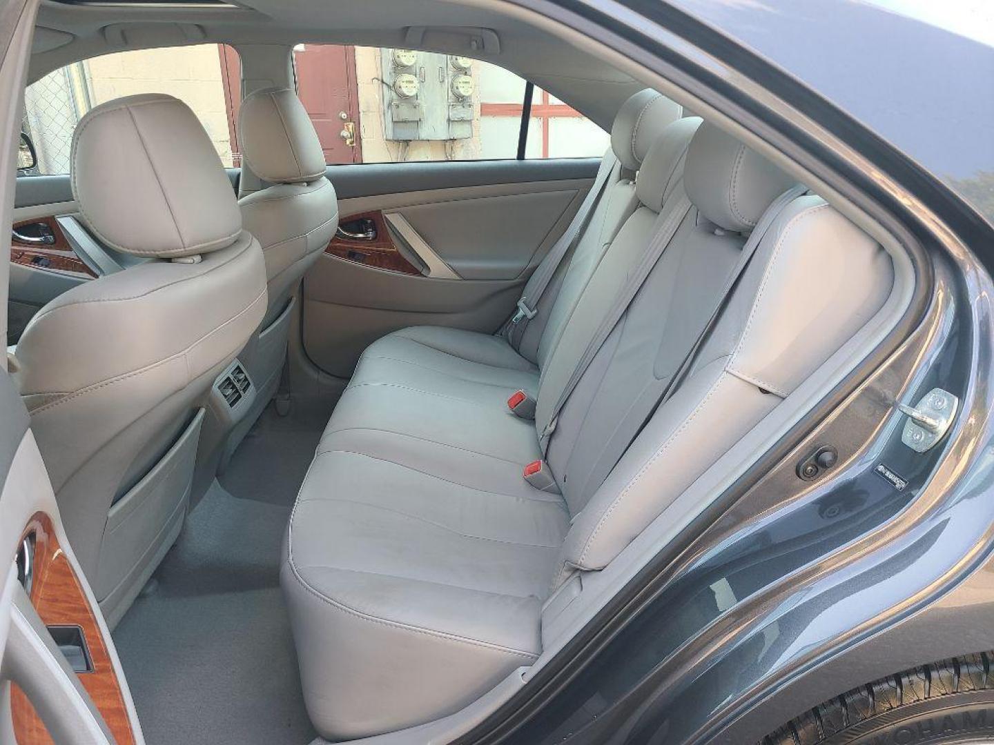 2009 GRAY TOYOTA CAMRY SE (4T1BK46K49U) with an 3.5L engine, Automatic transmission, located at 117 North Cameron Street, Harrisburg, PA, 17101, (717) 963-8962, 40.266762, -76.875259 - WE FINANCE!!! Good Credit/ Bad Credit/ No Credit - ALL Trade-Ins Welcomed!!! ***Guaranteed Credit Approval*** APPLY ONLINE or CALL us TODAY ;) Internet Prices and Marketplace Prices are SPECIAL discounted ***CASH DEALS*** Retail Prices are higher. Please call us to discuss your cash and finan - Photo#9