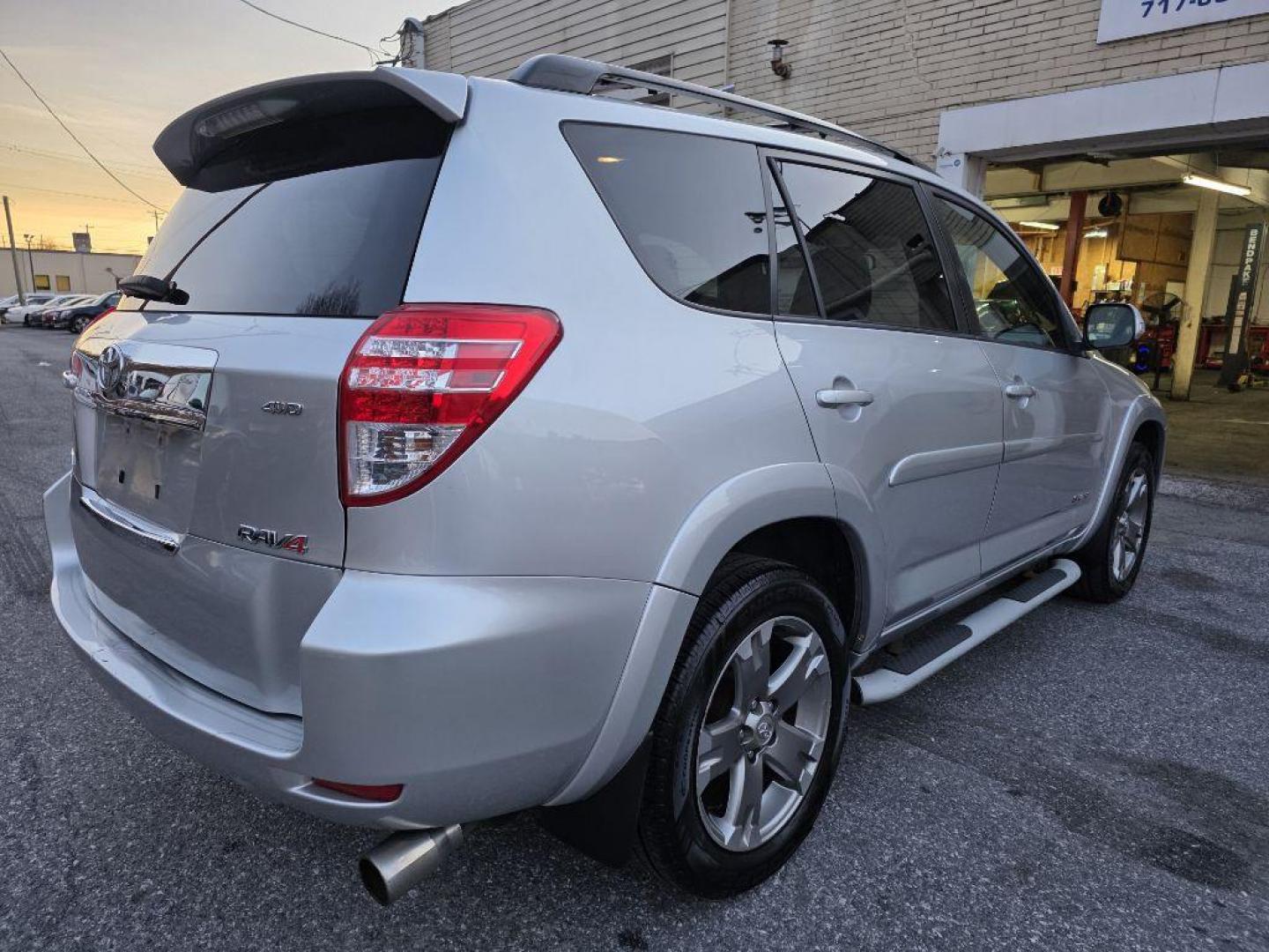 2009 SILVER TOYOTA RAV4 SPORT (JTMBK32V395) with an 3.5L engine, Automatic transmission, located at 117 North Cameron Street, Harrisburg, PA, 17101, (717) 963-8962, 40.266762, -76.875259 - WE FINANCE!!! Good Credit/ Bad Credit/ No Credit - ALL Trade-Ins Welcomed!!! ***Guaranteed Credit Approval*** APPLY ONLINE or CALL us TODAY ;) Please call us to discuss your cash and financing options. - Photo#4