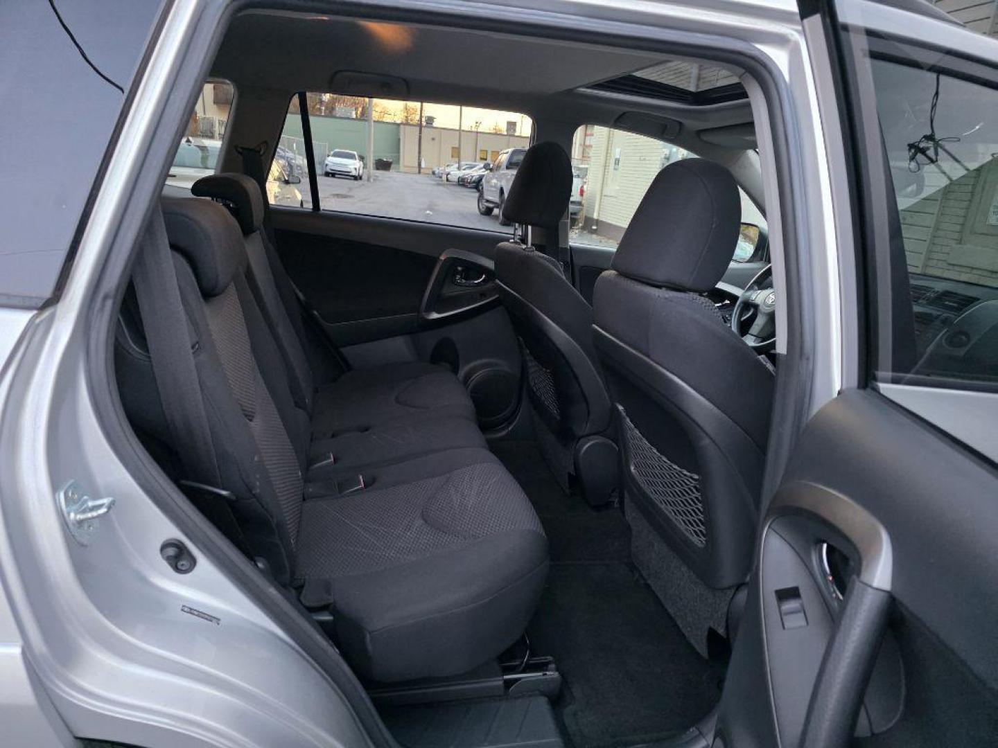 2009 SILVER TOYOTA RAV4 SPORT (JTMBK32V395) with an 3.5L engine, Automatic transmission, located at 117 North Cameron Street, Harrisburg, PA, 17101, (717) 963-8962, 40.266762, -76.875259 - WE FINANCE!!! Good Credit/ Bad Credit/ No Credit - ALL Trade-Ins Welcomed!!! ***Guaranteed Credit Approval*** APPLY ONLINE or CALL us TODAY ;) Please call us to discuss your cash and financing options. - Photo#11