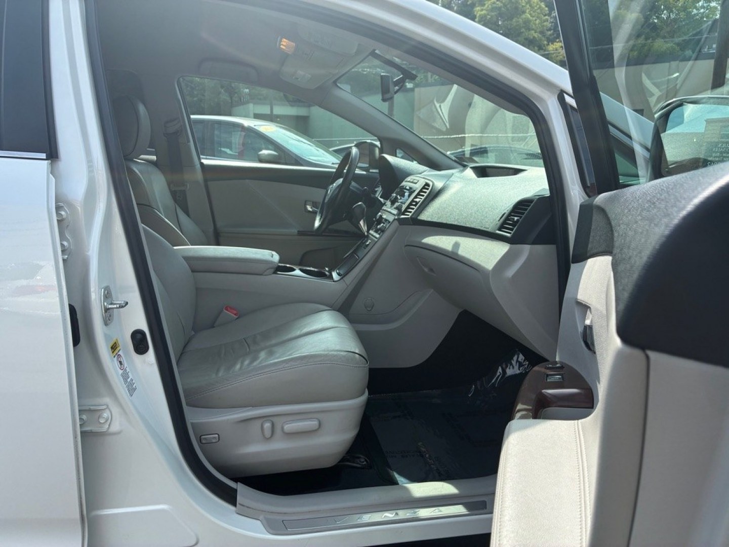 2009 WHITE TOYOTA VENZA (4T3BK11A29U) with an 3.5L engine, Automatic transmission, located at 117 North Cameron Street, Harrisburg, PA, 17101, (717) 963-8962, 40.266762, -76.875259 - WE FINANCE!!! MOST vehicles are available for financing. Good Credit/ Challenged Credit/ No Credit - ALL Trade-Ins Welcomed!!! APPLY ONLINE or CALL us TODAY Please call us to discuss your cash and/or financing options. Thanks for checking our inventory! We're here to help.- Photo#8