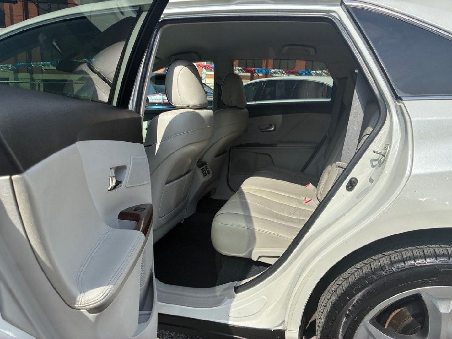 2009 WHITE TOYOTA VENZA (4T3BK11A29U) with an 3.5L engine, Automatic transmission, located at 117 North Cameron Street, Harrisburg, PA, 17101, (717) 963-8962, 40.266762, -76.875259 - WE FINANCE!!! MOST vehicles are available for financing. Good Credit/ Challenged Credit/ No Credit - ALL Trade-Ins Welcomed!!! APPLY ONLINE or CALL us TODAY Please call us to discuss your cash and/or financing options. Thanks for checking our inventory! We're here to help.- Photo#11