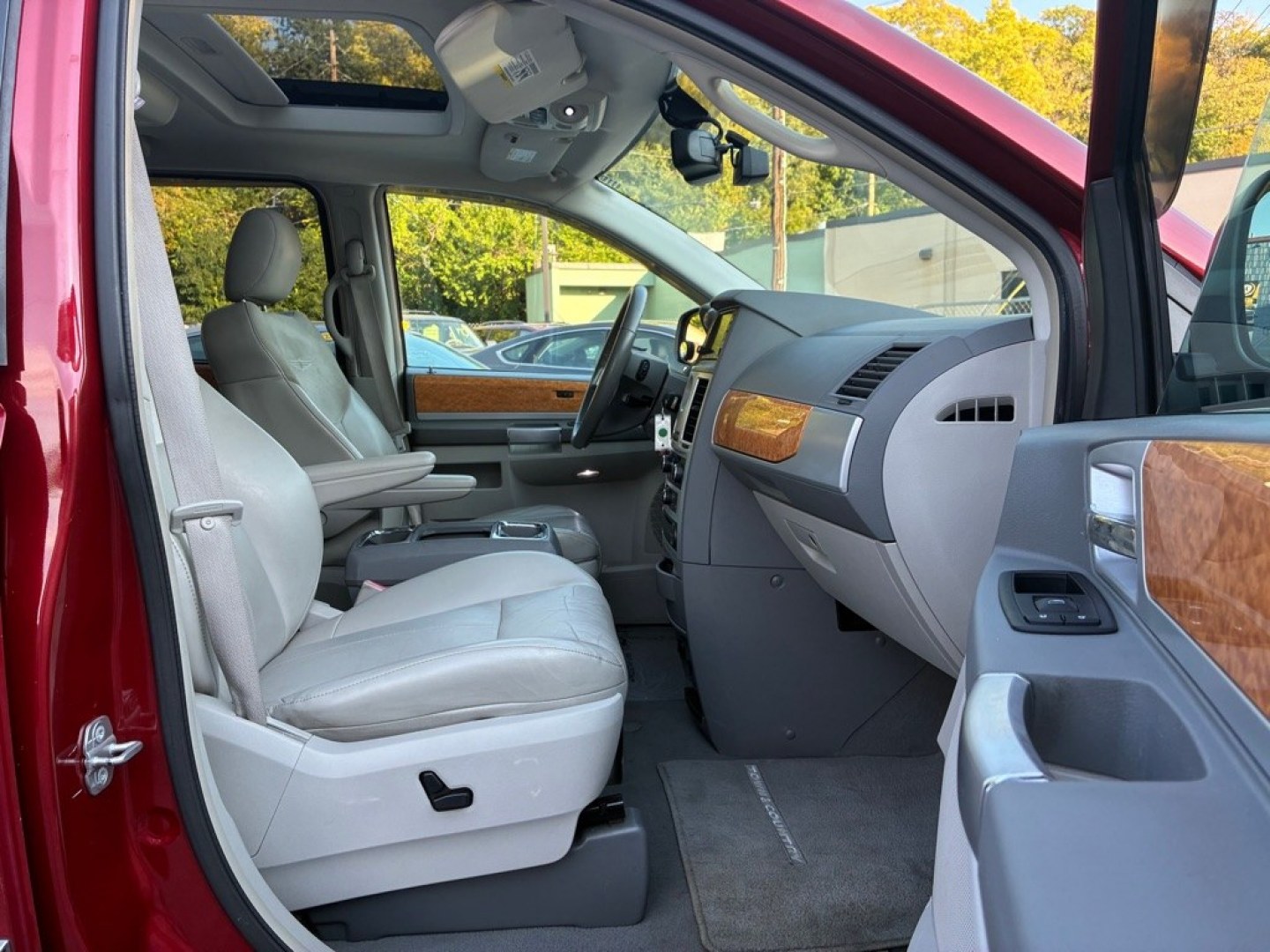 2010 RED CHRYSLER TOWN and COUNTRY LIMITED (2A4RR6DX9AR) with an 4.0L engine, Automatic transmission, located at 117 North Cameron Street, Harrisburg, PA, 17101, (717) 963-8962, 40.266762, -76.875259 - WE FINANCE!!! MOST vehicles are available for financing. Good Credit/ Challenged Credit/ No Credit - ALL Trade-Ins Welcomed!!! APPLY ONLINE or CALL us TODAY Please call us to discuss your cash and/or financing options. Thanks for checking our inventory! We're here to help.- Photo#8