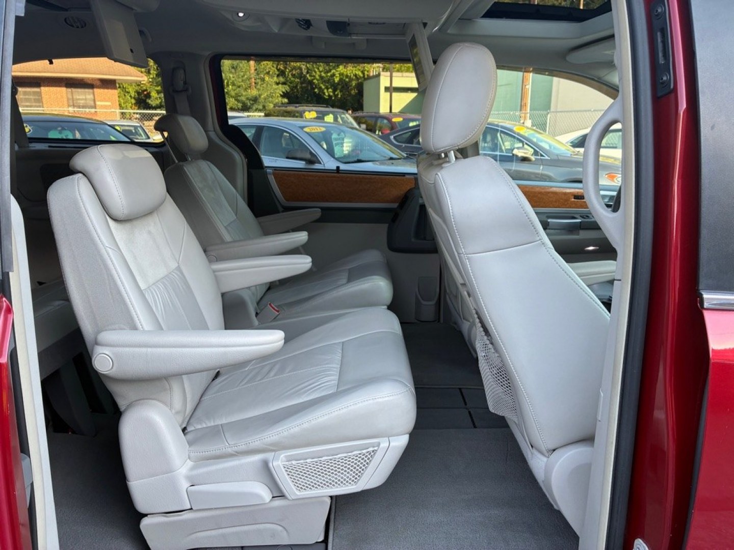 2010 RED CHRYSLER TOWN and COUNTRY LIMITED (2A4RR6DX9AR) with an 4.0L engine, Automatic transmission, located at 117 North Cameron Street, Harrisburg, PA, 17101, (717) 963-8962, 40.266762, -76.875259 - WE FINANCE!!! MOST vehicles are available for financing. Good Credit/ Challenged Credit/ No Credit - ALL Trade-Ins Welcomed!!! APPLY ONLINE or CALL us TODAY Please call us to discuss your cash and/or financing options. Thanks for checking our inventory! We're here to help.- Photo#9