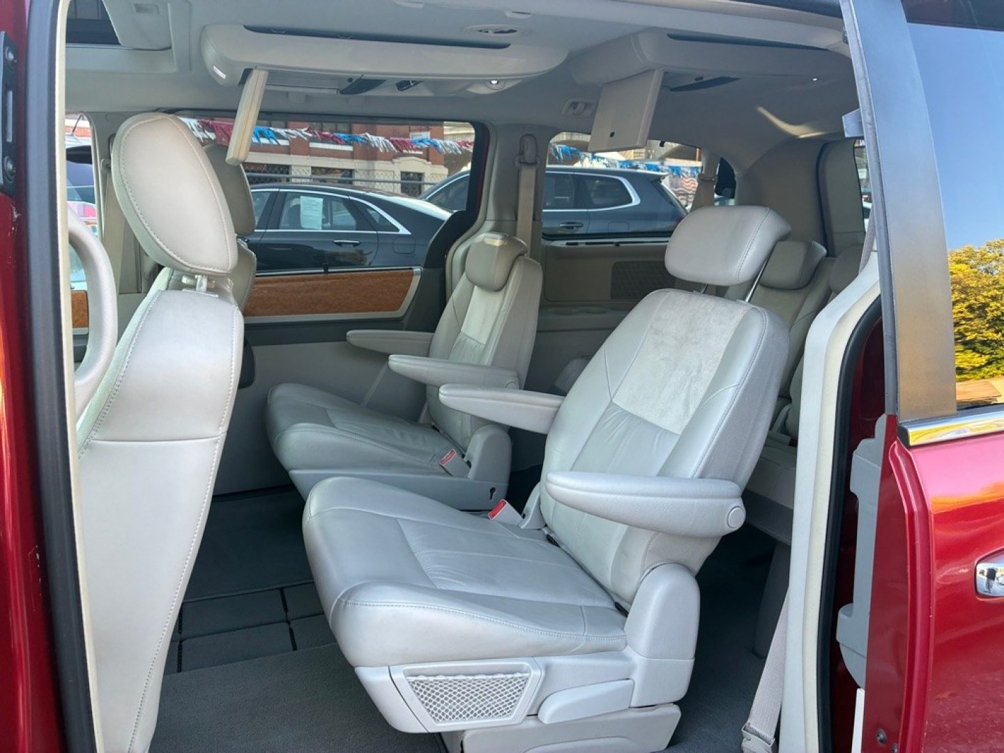2010 RED CHRYSLER TOWN and COUNTRY LIMITED (2A4RR6DX9AR) with an 4.0L engine, Automatic transmission, located at 117 North Cameron Street, Harrisburg, PA, 17101, (717) 963-8962, 40.266762, -76.875259 - WE FINANCE!!! MOST vehicles are available for financing. Good Credit/ Challenged Credit/ No Credit - ALL Trade-Ins Welcomed!!! APPLY ONLINE or CALL us TODAY Please call us to discuss your cash and/or financing options. Thanks for checking our inventory! We're here to help.- Photo#12
