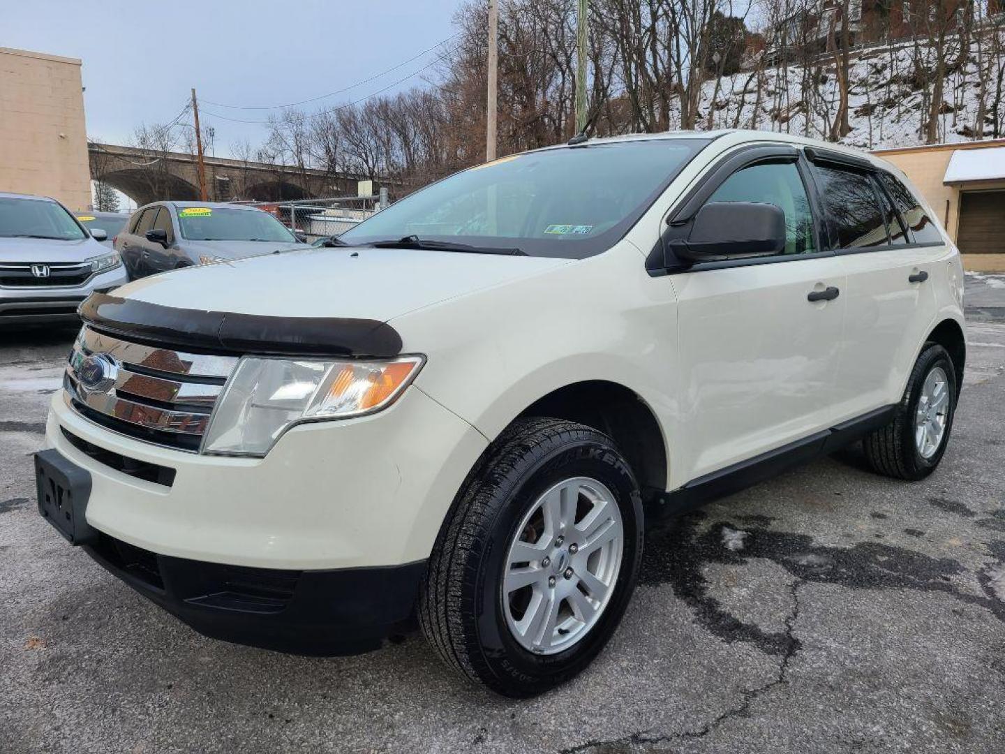 2010 WHITE FORD EDGE SE (2FMDK3GC5AB) with an 3.5L engine, Automatic transmission, located at 117 North Cameron Street, Harrisburg, PA, 17101, (717) 963-8962, 40.266762, -76.875259 - WE FINANCE!!! Good Credit/ Bad Credit/ No Credit - ALL Trade-Ins Welcomed!!! ***Guaranteed Credit Approval*** APPLY ONLINE or CALL us TODAY ;) Internet Prices and Marketplace Prices are SPECIAL discounted ***CASH DEALS*** Retail Prices are higher. Please call us to discuss your cash and finan - Photo#0