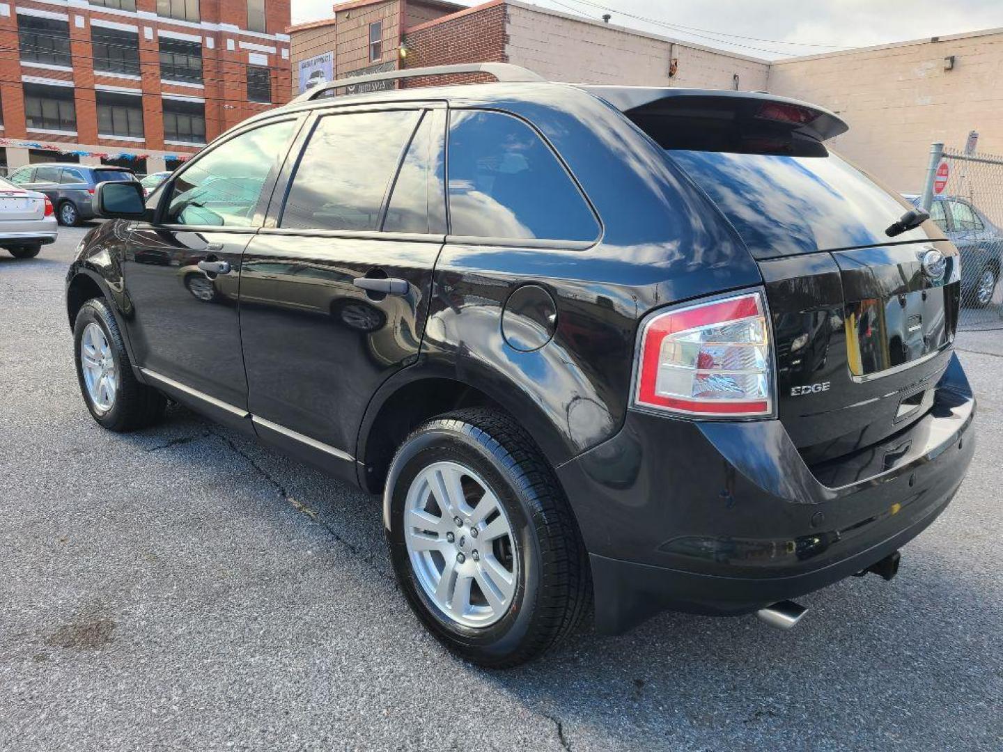 2010 BLACK FORD EDGE SE (2FMDK3GC9AB) with an 3.5L engine, Automatic transmission, located at 117 North Cameron Street, Harrisburg, PA, 17101, (717) 963-8962, 40.266762, -76.875259 - WE FINANCE!!! Good Credit/ Bad Credit/ No Credit - ALL Trade-Ins Welcomed!!! ***Guaranteed Credit Approval*** APPLY ONLINE or CALL us TODAY ;) Internet Prices and Marketplace Prices are SPECIAL discounted ***CASH DEALS*** Retail Prices are higher. Please call us to discuss your cash and finan - Photo#5