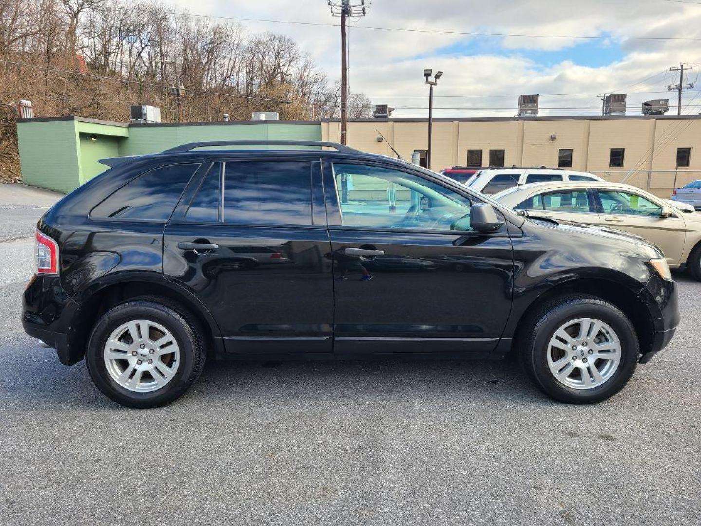 2010 BLACK FORD EDGE SE (2FMDK3GC9AB) with an 3.5L engine, Automatic transmission, located at 117 North Cameron Street, Harrisburg, PA, 17101, (717) 963-8962, 40.266762, -76.875259 - WE FINANCE!!! Good Credit/ Bad Credit/ No Credit - ALL Trade-Ins Welcomed!!! ***Guaranteed Credit Approval*** APPLY ONLINE or CALL us TODAY ;) Internet Prices and Marketplace Prices are SPECIAL discounted ***CASH DEALS*** Retail Prices are higher. Please call us to discuss your cash and finan - Photo#6