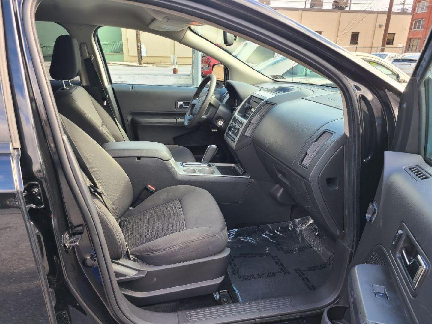 2010 BLACK FORD EDGE SE (2FMDK3GC9AB) with an 3.5L engine, Automatic transmission, located at 117 North Cameron Street, Harrisburg, PA, 17101, (717) 963-8962, 40.266762, -76.875259 - WE FINANCE!!! Good Credit/ Bad Credit/ No Credit - ALL Trade-Ins Welcomed!!! ***Guaranteed Credit Approval*** APPLY ONLINE or CALL us TODAY ;) Internet Prices and Marketplace Prices are SPECIAL discounted ***CASH DEALS*** Retail Prices are higher. Please call us to discuss your cash and finan - Photo#8