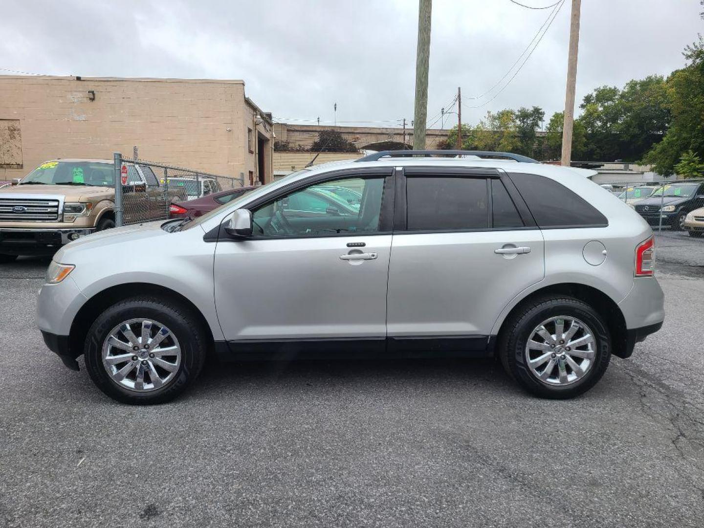 2010 SILVER FORD EDGE SEL (2FMDK4JC2AB) with an 3.5L engine, Automatic transmission, located at 117 North Cameron Street, Harrisburg, PA, 17101, (717) 963-8962, 40.266762, -76.875259 - WE FINANCE!!! Good Credit/ Bad Credit/ No Credit - ALL Trade-Ins Welcomed!!! ***Guaranteed Credit Approval*** APPLY ONLINE or CALL us TODAY ;) Please call us to discuss your cash and financing options. - Photo#1