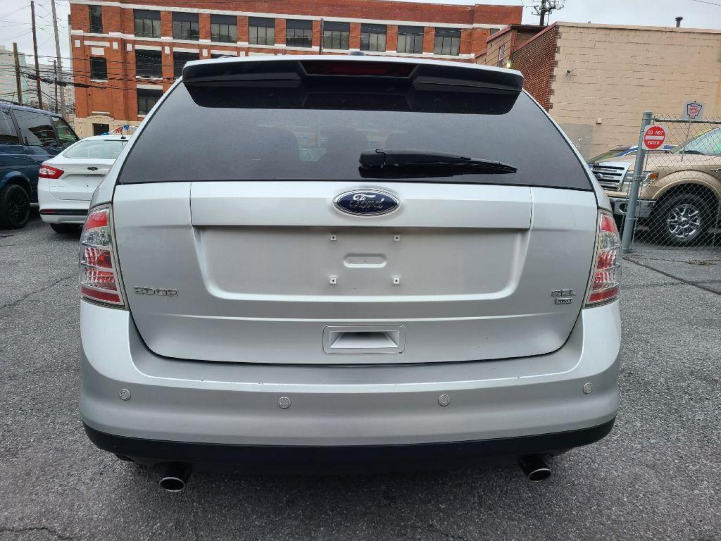 2010 SILVER FORD EDGE SEL (2FMDK4JC2AB) with an 3.5L engine, Automatic transmission, located at 117 North Cameron Street, Harrisburg, PA, 17101, (717) 963-8962, 40.266762, -76.875259 - WE FINANCE!!! Good Credit/ Bad Credit/ No Credit - ALL Trade-Ins Welcomed!!! ***Guaranteed Credit Approval*** APPLY ONLINE or CALL us TODAY ;) Please call us to discuss your cash and financing options. - Photo#3