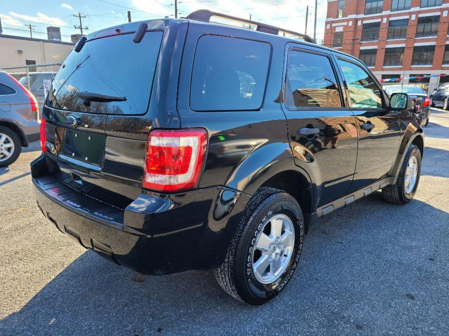 2010 BLACK FORD ESCAPE XLT (1FMCU9D75AK) with an 2.5L engine, Automatic transmission, located at 117 North Cameron Street, Harrisburg, PA, 17101, (717) 963-8962, 40.266762, -76.875259 - WE FINANCE!!! Good Credit/ Bad Credit/ No Credit - ALL Trade-Ins Welcomed!!! ***Guaranteed Credit Approval*** APPLY ONLINE or CALL us TODAY ;) Internet Prices and Marketplace Prices are SPECIAL discounted ***CASH DEALS*** Retail Prices are higher. Please call us to discuss your cash and finan - Photo#4