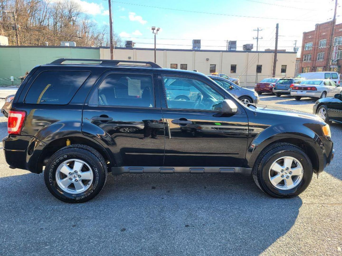 2010 BLACK FORD ESCAPE XLT (1FMCU9D75AK) with an 2.5L engine, Automatic transmission, located at 117 North Cameron Street, Harrisburg, PA, 17101, (717) 963-8962, 40.266762, -76.875259 - WE FINANCE!!! Good Credit/ Bad Credit/ No Credit - ALL Trade-Ins Welcomed!!! ***Guaranteed Credit Approval*** APPLY ONLINE or CALL us TODAY ;) Internet Prices and Marketplace Prices are SPECIAL discounted ***CASH DEALS*** Retail Prices are higher. Please call us to discuss your cash and finan - Photo#5