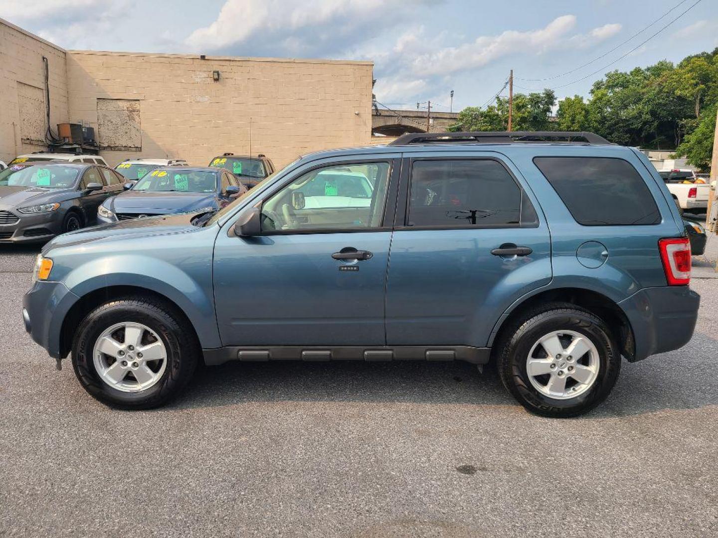 2010 BLUE FORD ESCAPE XLT (1FMCU0D70AK) with an 2.5L engine, Automatic transmission, located at 117 North Cameron Street, Harrisburg, PA, 17101, (717) 963-8962, 40.266762, -76.875259 - WE FINANCE!!! Good Credit/ Bad Credit/ No Credit - ALL Trade-Ins Welcomed!!! ***Guaranteed Credit Approval*** APPLY ONLINE or CALL us TODAY ;) Internet Prices and Marketplace Prices are SPECIAL discounted ***CASH DEALS*** Retail Prices are higher. Please call us to discuss your cash and finan - Photo#1