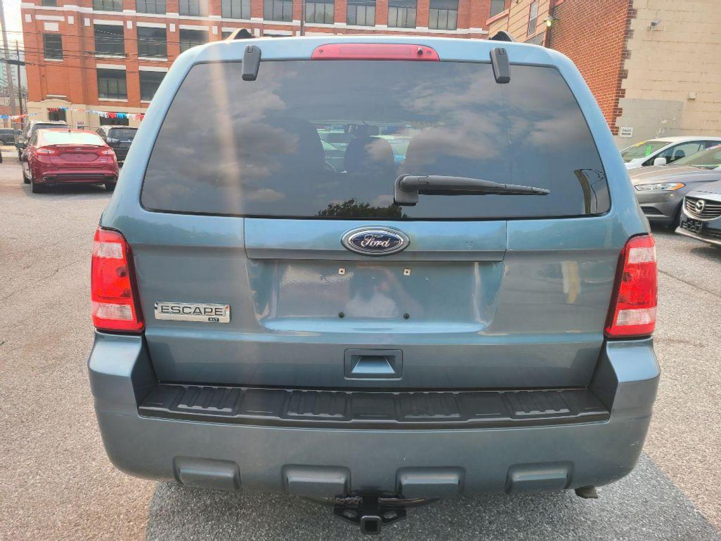 2010 BLUE FORD ESCAPE XLT (1FMCU0D70AK) with an 2.5L engine, Automatic transmission, located at 117 North Cameron Street, Harrisburg, PA, 17101, (717) 963-8962, 40.266762, -76.875259 - WE FINANCE!!! Good Credit/ Bad Credit/ No Credit - ALL Trade-Ins Welcomed!!! ***Guaranteed Credit Approval*** APPLY ONLINE or CALL us TODAY ;) Internet Prices and Marketplace Prices are SPECIAL discounted ***CASH DEALS*** Retail Prices are higher. Please call us to discuss your cash and finan - Photo#3