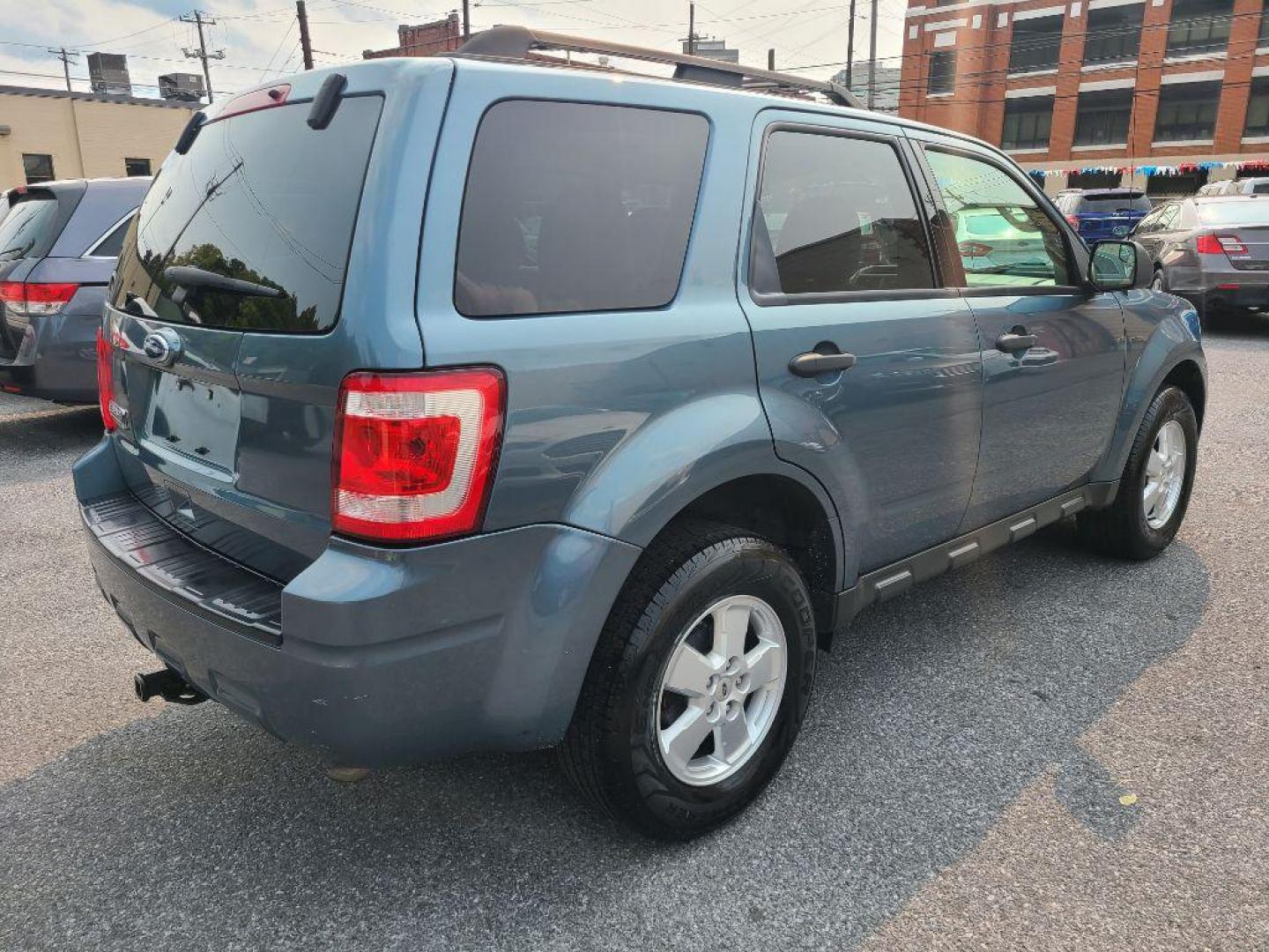 2010 BLUE FORD ESCAPE XLT (1FMCU0D70AK) with an 2.5L engine, Automatic transmission, located at 117 North Cameron Street, Harrisburg, PA, 17101, (717) 963-8962, 40.266762, -76.875259 - WE FINANCE!!! Good Credit/ Bad Credit/ No Credit - ALL Trade-Ins Welcomed!!! ***Guaranteed Credit Approval*** APPLY ONLINE or CALL us TODAY ;) Internet Prices and Marketplace Prices are SPECIAL discounted ***CASH DEALS*** Retail Prices are higher. Please call us to discuss your cash and finan - Photo#4