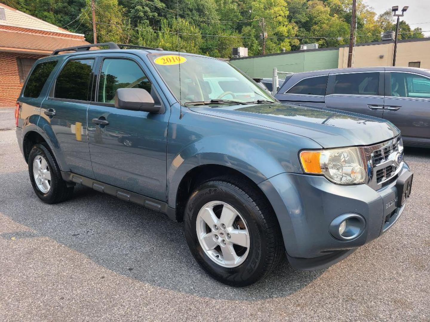 2010 BLUE FORD ESCAPE XLT (1FMCU0D70AK) with an 2.5L engine, Automatic transmission, located at 117 North Cameron Street, Harrisburg, PA, 17101, (717) 963-8962, 40.266762, -76.875259 - WE FINANCE!!! Good Credit/ Bad Credit/ No Credit - ALL Trade-Ins Welcomed!!! ***Guaranteed Credit Approval*** APPLY ONLINE or CALL us TODAY ;) Internet Prices and Marketplace Prices are SPECIAL discounted ***CASH DEALS*** Retail Prices are higher. Please call us to discuss your cash and finan - Photo#6