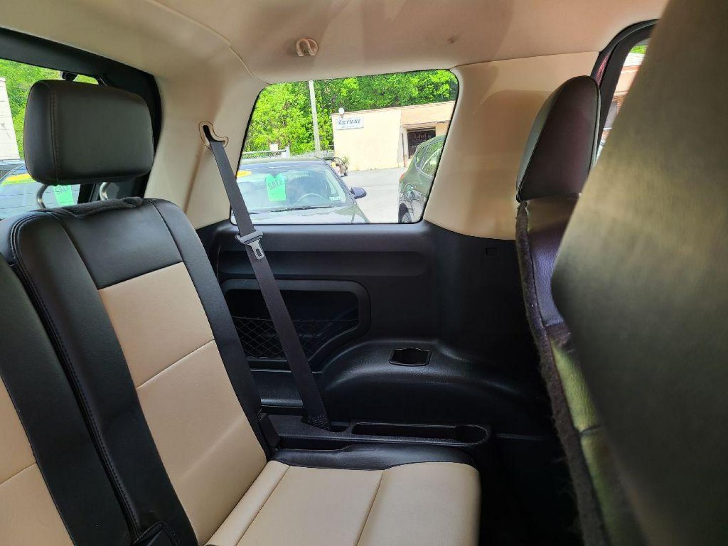 2010 BLACK FORD EXPLORER EDDIE BAUER (1FMEU7EEXAU) with an 4.0L engine, Automatic transmission, located at 117 North Cameron Street, Harrisburg, PA, 17101, (717) 963-8962, 40.266762, -76.875259 - WE FINANCE!!! Good Credit/ Bad Credit/ No Credit - ALL Trade-Ins Welcomed!!! ***Guaranteed Credit Approval*** APPLY ONLINE or CALL us TODAY ;) Internet Prices and Marketplace Prices are SPECIAL discounted ***CASH DEALS*** Retail Prices are higher. Please call us to discuss your cash and finan - Photo#11