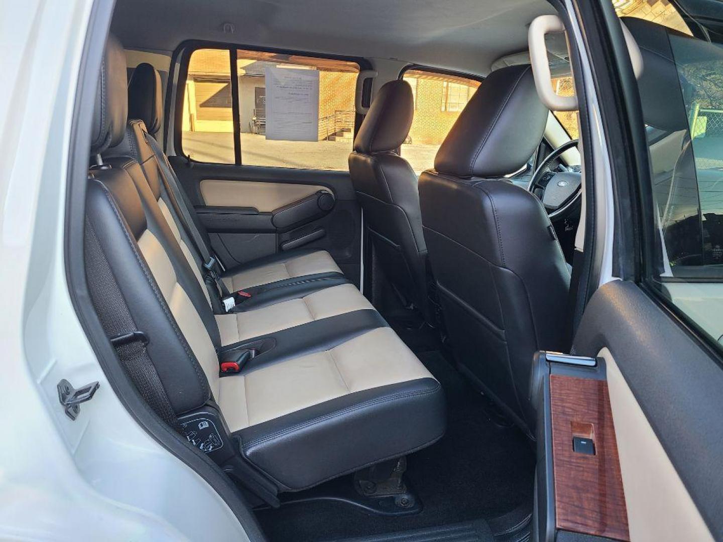 2010 WHITE FORD EXPLORER EDDIE BAUER (1FMEU7EE1AU) with an 4.0L engine, Automatic transmission, located at 117 North Cameron Street, Harrisburg, PA, 17101, (717) 963-8962, 40.266762, -76.875259 - WE FINANCE!!! Good Credit/ Bad Credit/ No Credit - ALL Trade-Ins Welcomed!!! ***Guaranteed Credit Approval*** APPLY ONLINE or CALL us TODAY ;) Internet Prices and Marketplace Prices are SPECIAL discounted ***CASH DEALS*** Retail Prices are higher. Please call us to discuss your cash and finan - Photo#11