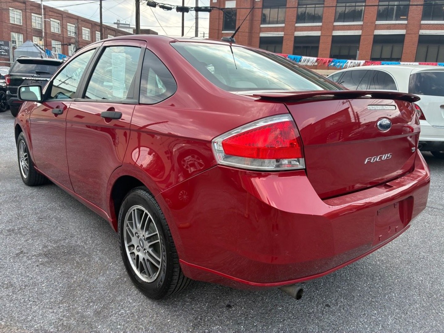 2010 RED FORD FOCUS SE (1FAHP3FN9AW) with an 2.0L engine, Automatic transmission, located at 117 North Cameron Street, Harrisburg, PA, 17101, (717) 963-8962, 40.266762, -76.875259 - WE FINANCE!!! Good Credit/ Challenged Credit/ No Credit - ALL Trade-Ins Welcomed!!! APPLY ONLINE or CALL us TODAY ;) Please call us to discuss your cash and/or financing options.- Photo#2
