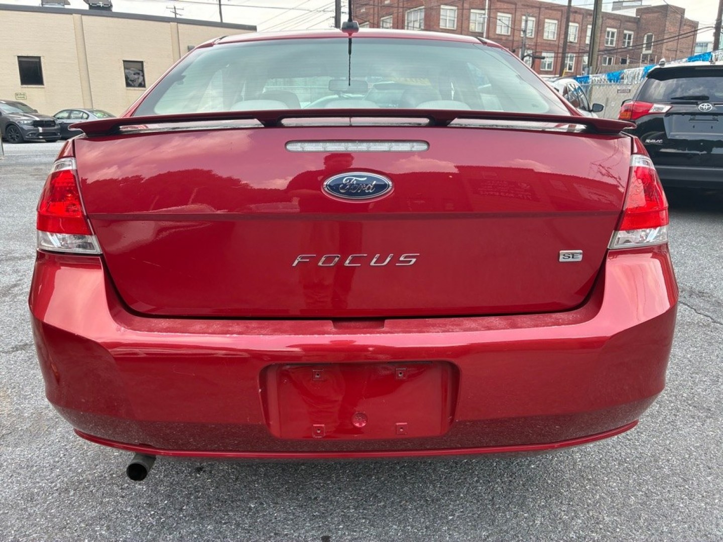2010 RED FORD FOCUS SE (1FAHP3FN9AW) with an 2.0L engine, Automatic transmission, located at 117 North Cameron Street, Harrisburg, PA, 17101, (717) 963-8962, 40.266762, -76.875259 - WE FINANCE!!! Good Credit/ Challenged Credit/ No Credit - ALL Trade-Ins Welcomed!!! APPLY ONLINE or CALL us TODAY ;) Please call us to discuss your cash and/or financing options.- Photo#3