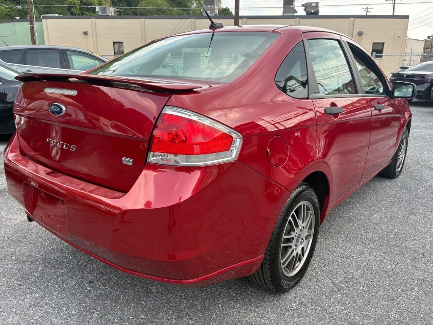 2010 RED FORD FOCUS SE (1FAHP3FN9AW) with an 2.0L engine, Automatic transmission, located at 117 North Cameron Street, Harrisburg, PA, 17101, (717) 963-8962, 40.266762, -76.875259 - WE FINANCE!!! Good Credit/ Challenged Credit/ No Credit - ALL Trade-Ins Welcomed!!! APPLY ONLINE or CALL us TODAY ;) Please call us to discuss your cash and/or financing options.- Photo#4