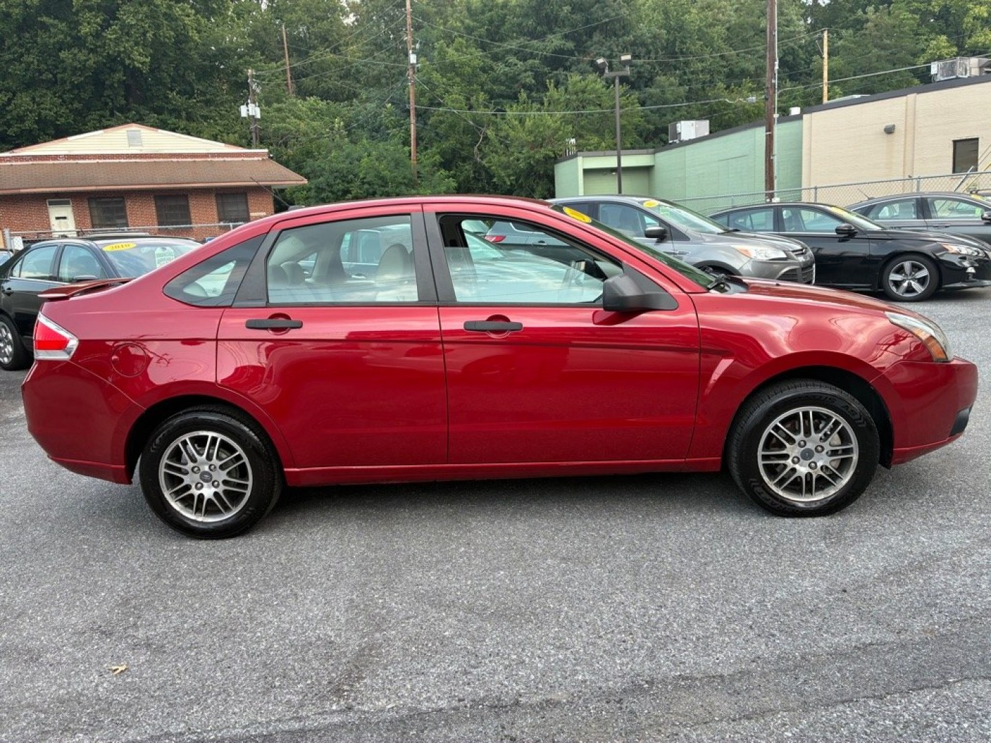 2010 RED FORD FOCUS SE (1FAHP3FN9AW) with an 2.0L engine, Automatic transmission, located at 117 North Cameron Street, Harrisburg, PA, 17101, (717) 963-8962, 40.266762, -76.875259 - WE FINANCE!!! Good Credit/ Challenged Credit/ No Credit - ALL Trade-Ins Welcomed!!! APPLY ONLINE or CALL us TODAY ;) Please call us to discuss your cash and/or financing options.- Photo#5