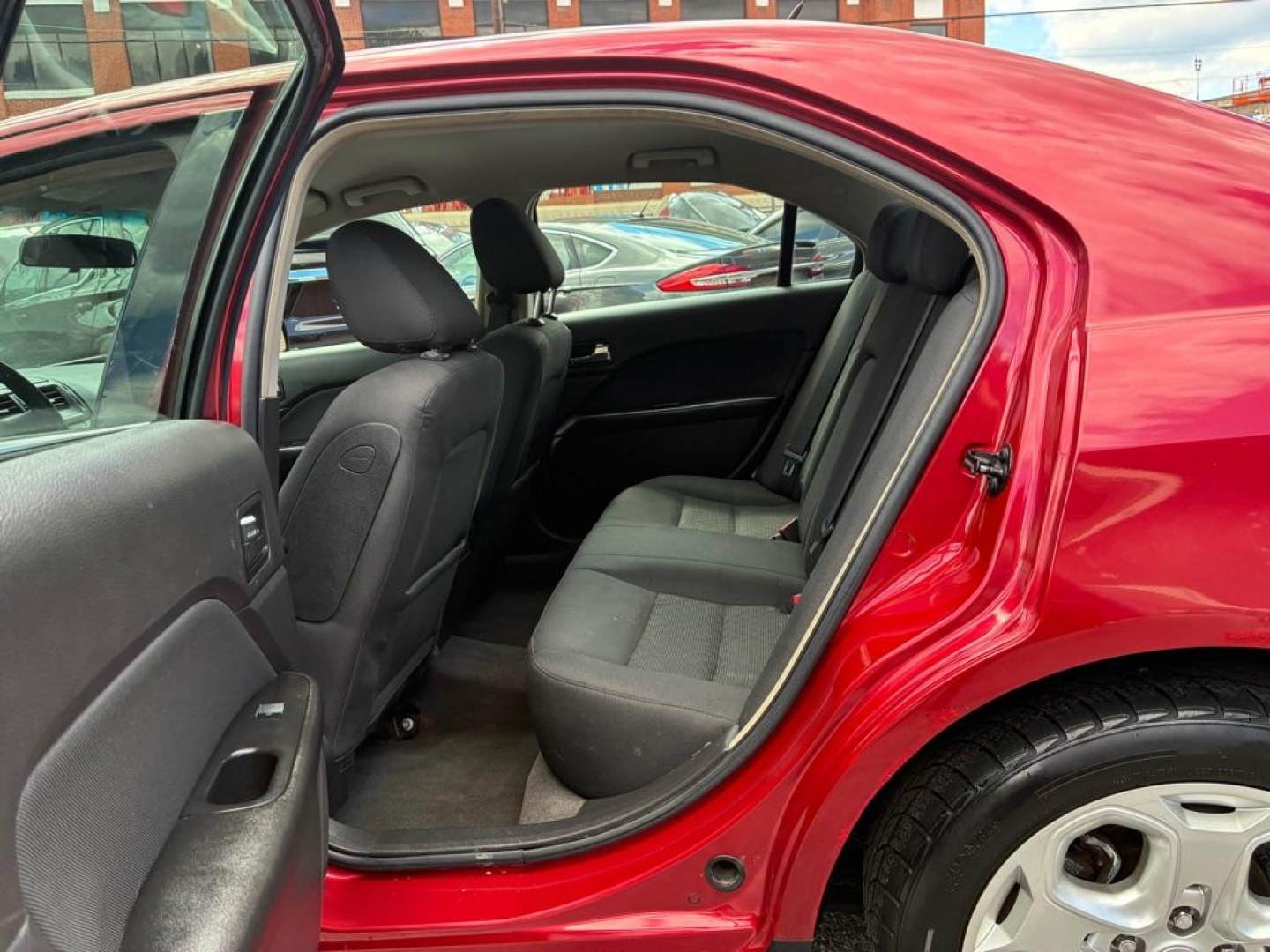 2010 RED FORD FUSION SE (3FAHP0HA2AR) with an 2.5L engine, Automatic transmission, located at 117 North Cameron Street, Harrisburg, PA, 17101, (717) 963-8962, 40.266762, -76.875259 - WE FINANCE!!! MOST vehicles are available for financing. Good Credit/ Challenged Credit/ No Credit - ALL Trade-Ins Welcomed!!! APPLY ONLINE or CALL us TODAY Please call us to discuss your cash and/or financing options. Thanks for checking our inventory! We're here to help.- Photo#11