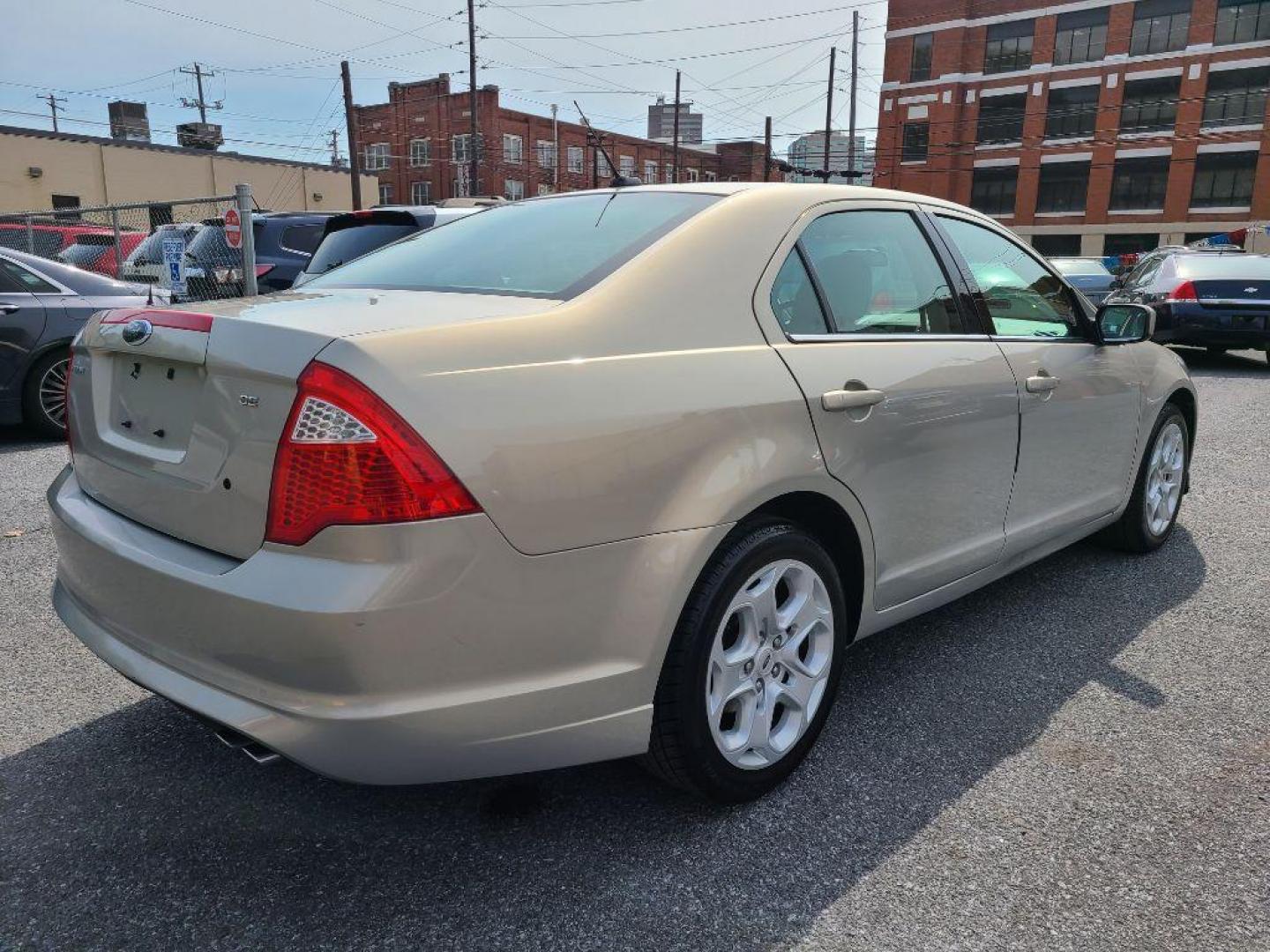 2010 SILVER FORD FUSION SE (3FAHP0HA8AR) with an 2.5L engine, Automatic transmission, located at 117 North Cameron Street, Harrisburg, PA, 17101, (717) 963-8962, 40.266762, -76.875259 - WE FINANCE!!! Good Credit/ Bad Credit/ No Credit - ALL Trade-Ins Welcomed!!! ***Guaranteed Credit Approval*** APPLY ONLINE or CALL us TODAY ;) Internet Prices and Marketplace Prices are SPECIAL discounted ***CASH DEALS*** Retail Prices are higher. Please call us to discuss your cash and finan - Photo#4