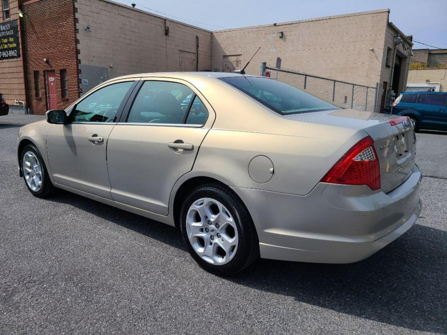 2010 SILVER FORD FUSION SE (3FAHP0HA8AR) with an 2.5L engine, Automatic transmission, located at 117 North Cameron Street, Harrisburg, PA, 17101, (717) 963-8962, 40.266762, -76.875259 - WE FINANCE!!! Good Credit/ Bad Credit/ No Credit - ALL Trade-Ins Welcomed!!! ***Guaranteed Credit Approval*** APPLY ONLINE or CALL us TODAY ;) Internet Prices and Marketplace Prices are SPECIAL discounted ***CASH DEALS*** Retail Prices are higher. Please call us to discuss your cash and finan - Photo#2