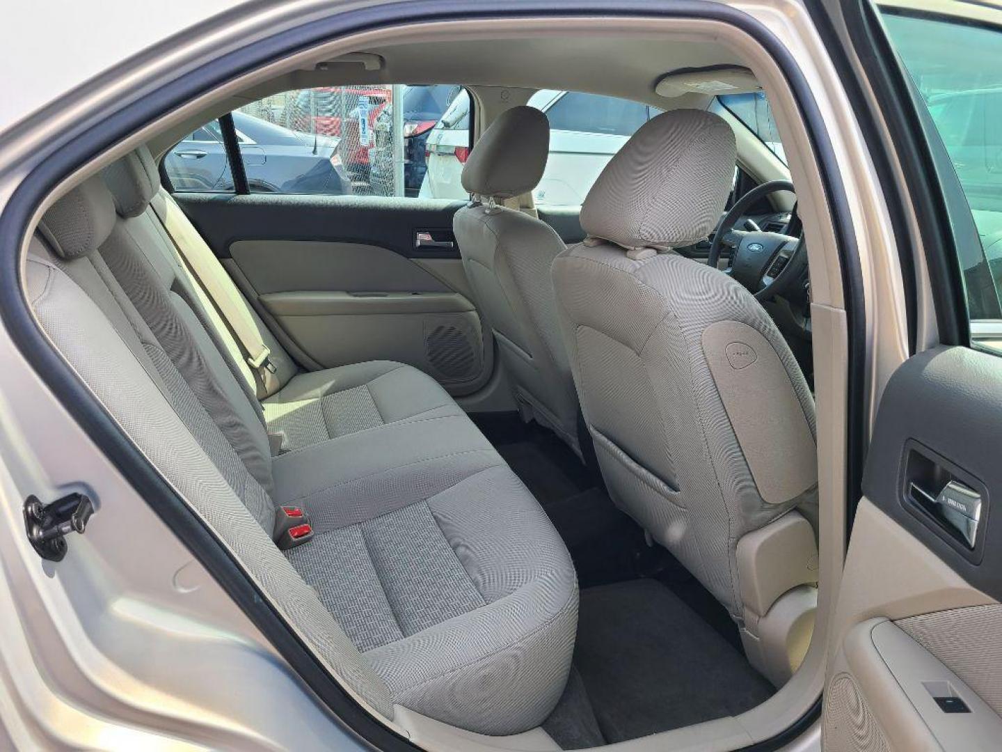 2010 SILVER FORD FUSION SE (3FAHP0HA8AR) with an 2.5L engine, Automatic transmission, located at 117 North Cameron Street, Harrisburg, PA, 17101, (717) 963-8962, 40.266762, -76.875259 - WE FINANCE!!! Good Credit/ Bad Credit/ No Credit - ALL Trade-Ins Welcomed!!! ***Guaranteed Credit Approval*** APPLY ONLINE or CALL us TODAY ;) Internet Prices and Marketplace Prices are SPECIAL discounted ***CASH DEALS*** Retail Prices are higher. Please call us to discuss your cash and finan - Photo#8
