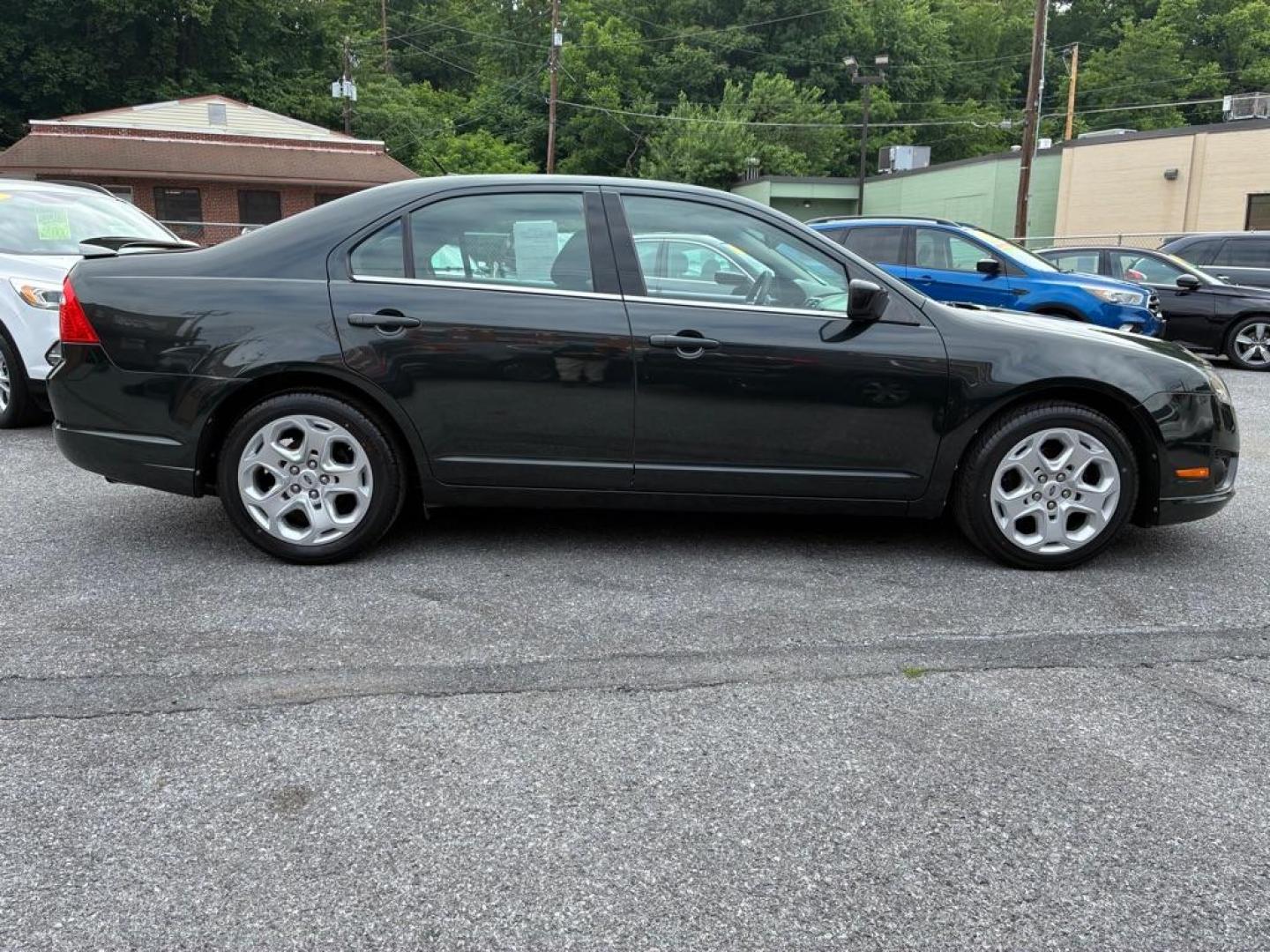 2010 GREEN FORD FUSION SE (3FAHP0HA6AR) with an 2.5L engine, Automatic transmission, located at 117 North Cameron Street, Harrisburg, PA, 17101, (717) 963-8962, 40.266762, -76.875259 - WE FINANCE!!! MOST vehicles are available for financing. Good Credit/ Challenged Credit/ No Credit - ALL Trade-Ins Welcomed!!! APPLY ONLINE or CALL us TODAY Please call us to discuss your cash and/or financing options. Thanks for checking our inventory! We're here to help.- Photo#5