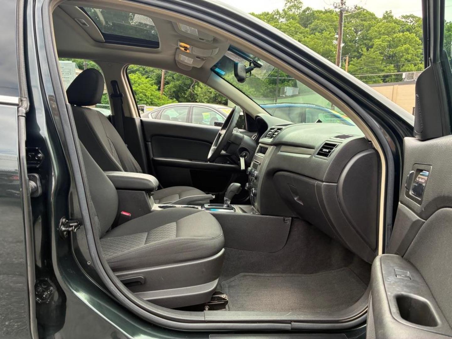 2010 GREEN FORD FUSION SE (3FAHP0HA6AR) with an 2.5L engine, Automatic transmission, located at 117 North Cameron Street, Harrisburg, PA, 17101, (717) 963-8962, 40.266762, -76.875259 - WE FINANCE!!! MOST vehicles are available for financing. Good Credit/ Challenged Credit/ No Credit - ALL Trade-Ins Welcomed!!! APPLY ONLINE or CALL us TODAY Please call us to discuss your cash and/or financing options. Thanks for checking our inventory! We're here to help.- Photo#8
