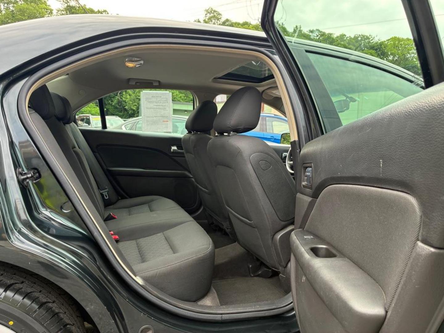 2010 GREEN FORD FUSION SE (3FAHP0HA6AR) with an 2.5L engine, Automatic transmission, located at 117 North Cameron Street, Harrisburg, PA, 17101, (717) 963-8962, 40.266762, -76.875259 - WE FINANCE!!! MOST vehicles are available for financing. Good Credit/ Challenged Credit/ No Credit - ALL Trade-Ins Welcomed!!! APPLY ONLINE or CALL us TODAY Please call us to discuss your cash and/or financing options. Thanks for checking our inventory! We're here to help.- Photo#9