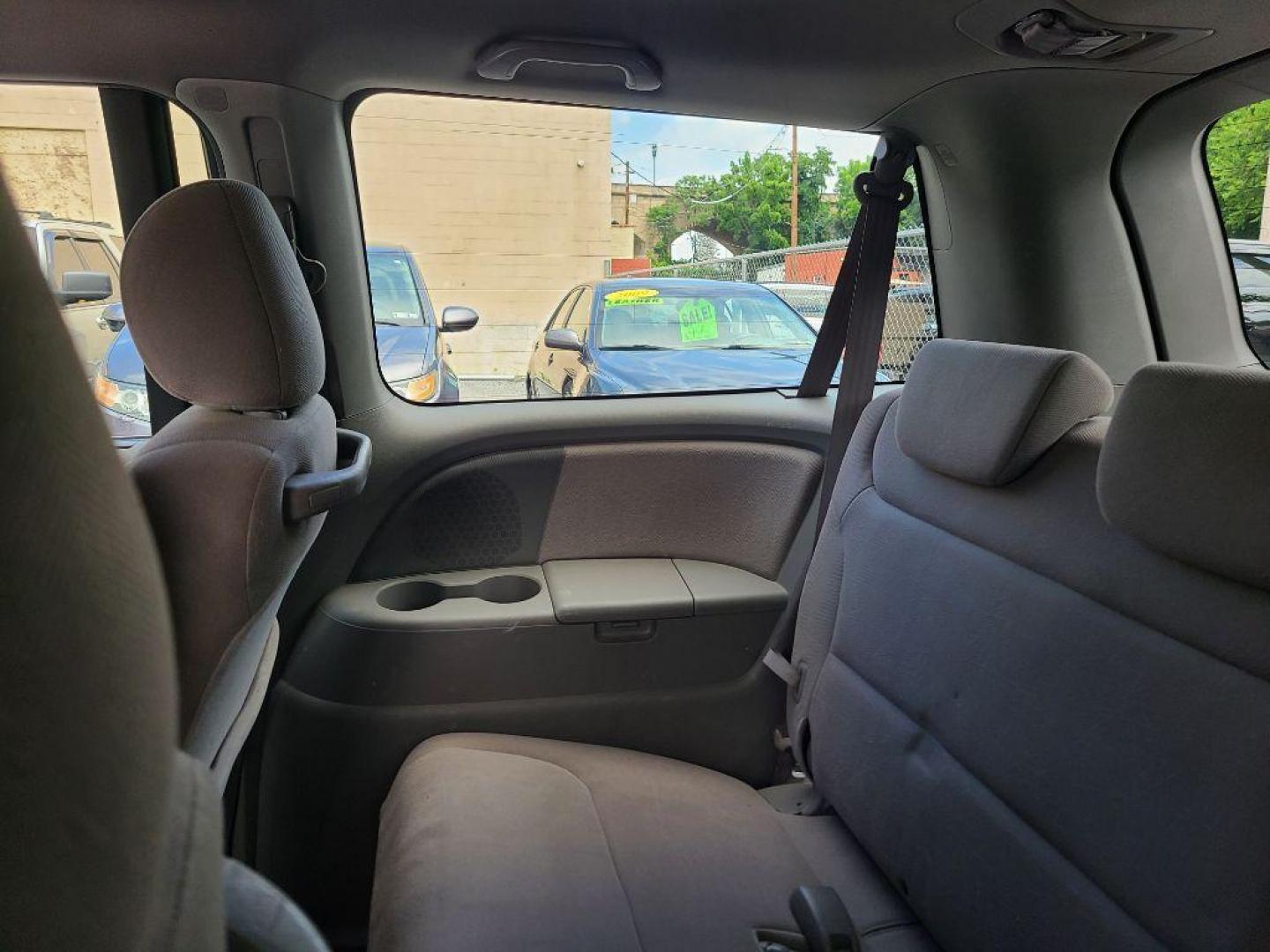 2010 BLUE HONDA ODYSSEY EX (5FNRL3H55AB) with an 3.5L engine, Automatic transmission, located at 117 North Cameron Street, Harrisburg, PA, 17101, (717) 963-8962, 40.266762, -76.875259 - WE FINANCE!!! Good Credit/ Bad Credit/ No Credit - ALL Trade-Ins Welcomed!!! ***Guaranteed Credit Approval*** APPLY ONLINE or CALL us TODAY ;) Internet Prices and Marketplace Prices are SPECIAL discounted ***CASH DEALS*** Retail Prices are higher. Please call us to discuss your cash and finan - Photo#13
