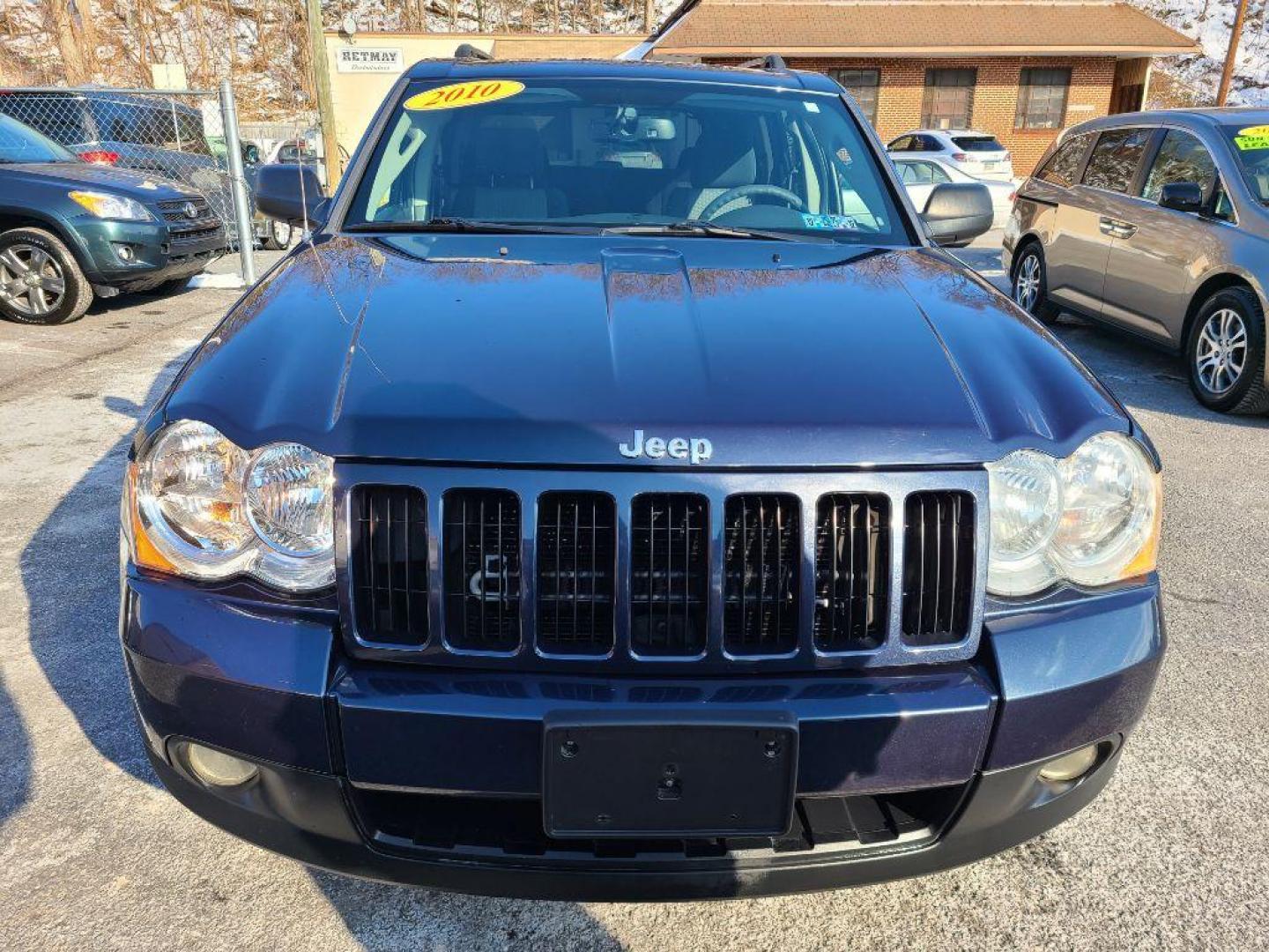 2010 BLUE JEEP GRAND CHEROKEE LAREDO (1J4PS4GK8AC) with an 3.7L engine, Automatic transmission, located at 117 North Cameron Street, Harrisburg, PA, 17101, (717) 963-8962, 40.266762, -76.875259 - WE FINANCE!!! Good Credit/ Bad Credit/ No Credit - ALL Trade-Ins Welcomed!!! ***Guaranteed Credit Approval*** APPLY ONLINE or CALL us TODAY ;) Internet Prices and Marketplace Prices are SPECIAL discounted ***CASH DEALS*** Retail Prices are higher. Please call us to discuss your cash and finan - Photo#7