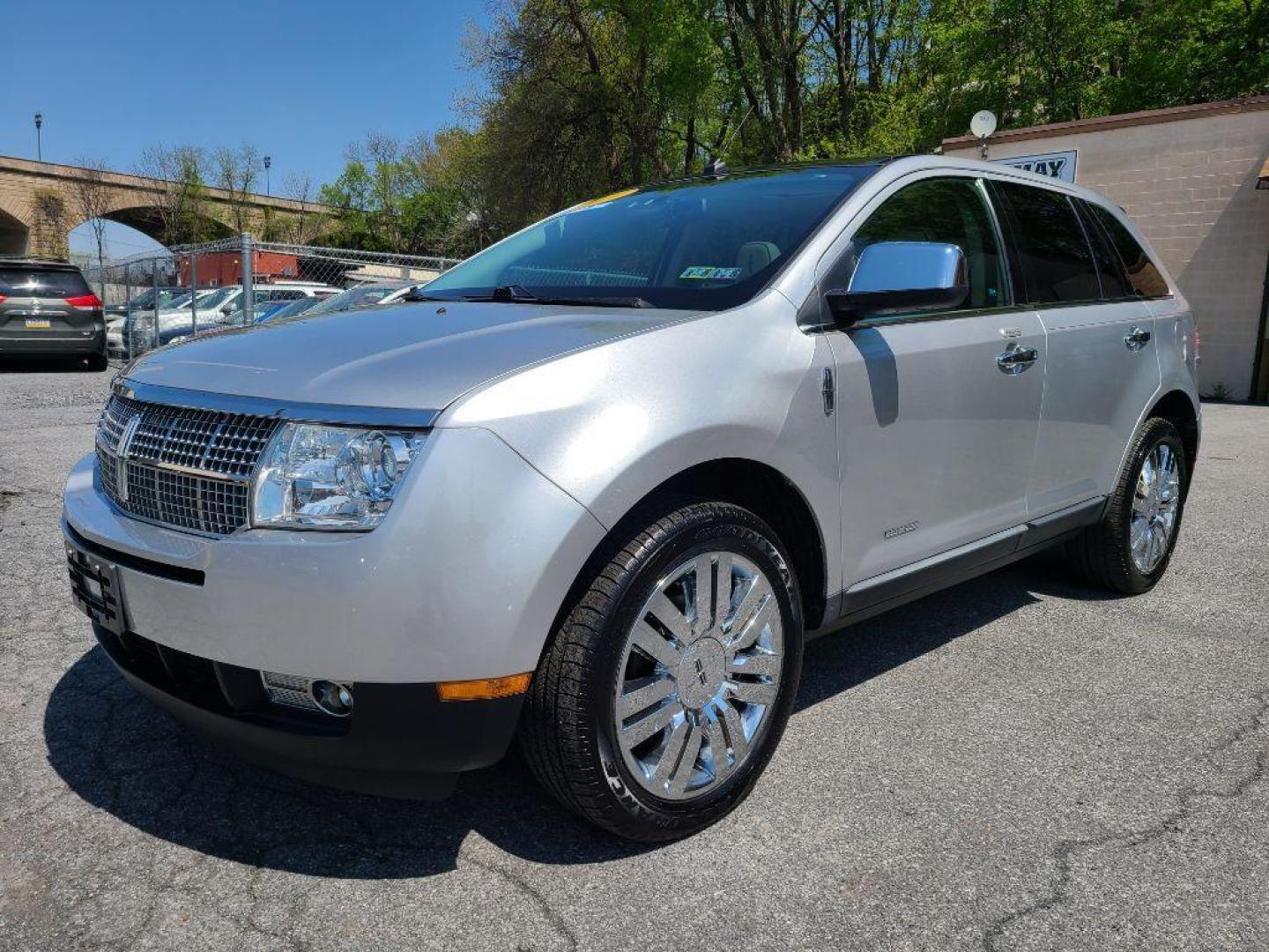 2010 SILVER LINCOLN MKX BASE (2LMDJ8JC3AB) with an 3.5L engine, Automatic transmission, located at 117 North Cameron Street, Harrisburg, PA, 17101, (717) 963-8962, 40.266762, -76.875259 - WE FINANCE!!! Good Credit/ Bad Credit/ No Credit - ALL Trade-Ins Welcomed!!! ***Guaranteed Credit Approval*** APPLY ONLINE or CALL us TODAY ;) Internet Prices and Marketplace Prices are SPECIAL discounted ***CASH DEALS*** Retail Prices are higher. Please call us to discuss your cash and finan - Photo#0
