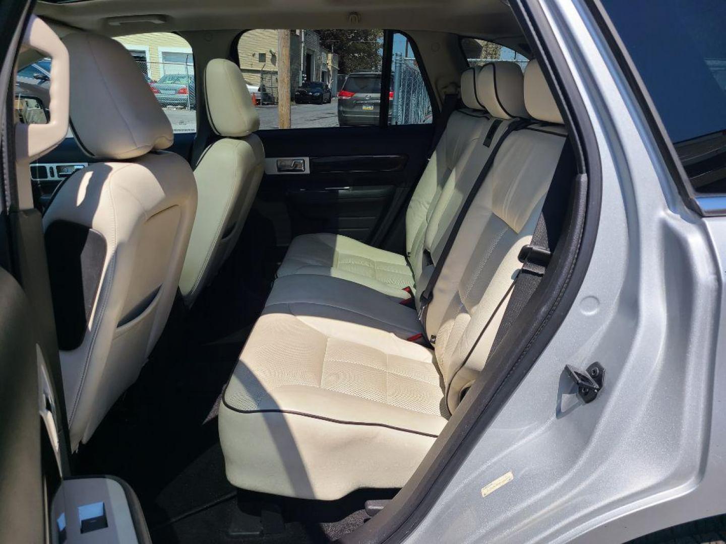 2010 SILVER LINCOLN MKX BASE (2LMDJ8JC3AB) with an 3.5L engine, Automatic transmission, located at 117 North Cameron Street, Harrisburg, PA, 17101, (717) 963-8962, 40.266762, -76.875259 - WE FINANCE!!! Good Credit/ Bad Credit/ No Credit - ALL Trade-Ins Welcomed!!! ***Guaranteed Credit Approval*** APPLY ONLINE or CALL us TODAY ;) Internet Prices and Marketplace Prices are SPECIAL discounted ***CASH DEALS*** Retail Prices are higher. Please call us to discuss your cash and finan - Photo#10