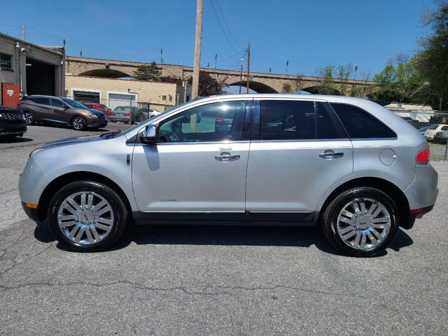 2010 SILVER LINCOLN MKX BASE (2LMDJ8JC3AB) with an 3.5L engine, Automatic transmission, located at 117 North Cameron Street, Harrisburg, PA, 17101, (717) 963-8962, 40.266762, -76.875259 - WE FINANCE!!! Good Credit/ Bad Credit/ No Credit - ALL Trade-Ins Welcomed!!! ***Guaranteed Credit Approval*** APPLY ONLINE or CALL us TODAY ;) Internet Prices and Marketplace Prices are SPECIAL discounted ***CASH DEALS*** Retail Prices are higher. Please call us to discuss your cash and finan - Photo#6