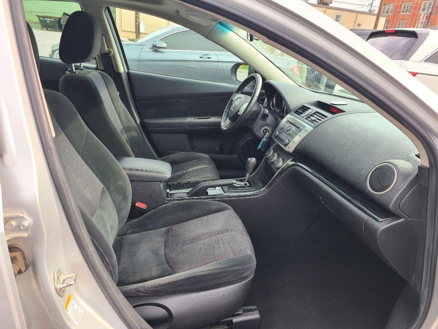 2010 SILVER MAZDA 6 I (1YVHZ8CH1A5) with an 2.5L engine, Automatic transmission, located at 117 North Cameron Street, Harrisburg, PA, 17101, (717) 963-8962, 40.266762, -76.875259 - WE FINANCE!!! Good Credit/ Bad Credit/ No Credit - ALL Trade-Ins Welcomed!!! ***Guaranteed Credit Approval*** APPLY ONLINE or CALL us TODAY ;) Internet Prices and Marketplace Prices are SPECIAL discounted ***CASH DEALS*** Retail Prices are higher. Please call us to discuss your cash and finan - Photo#12